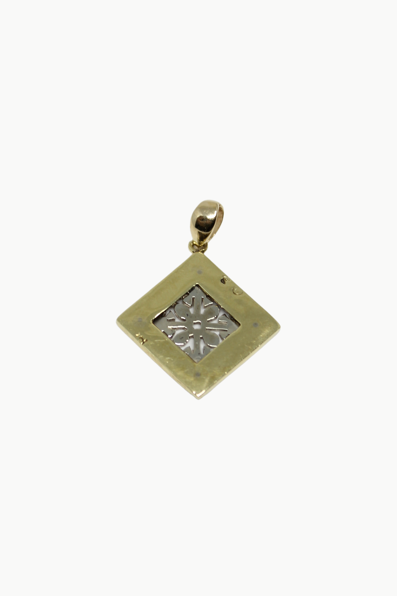 Hawaiian Quilt Rounded Leaf Pattern Pendant