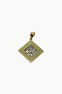 Hawaiian Quilt Rounded Leaf Pattern Pendant