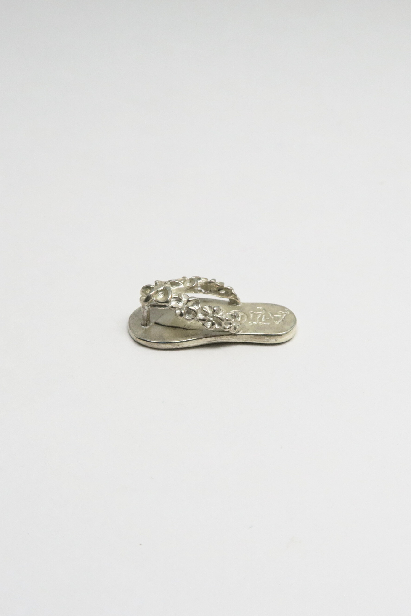 Old English 'ALOHA' Slippah