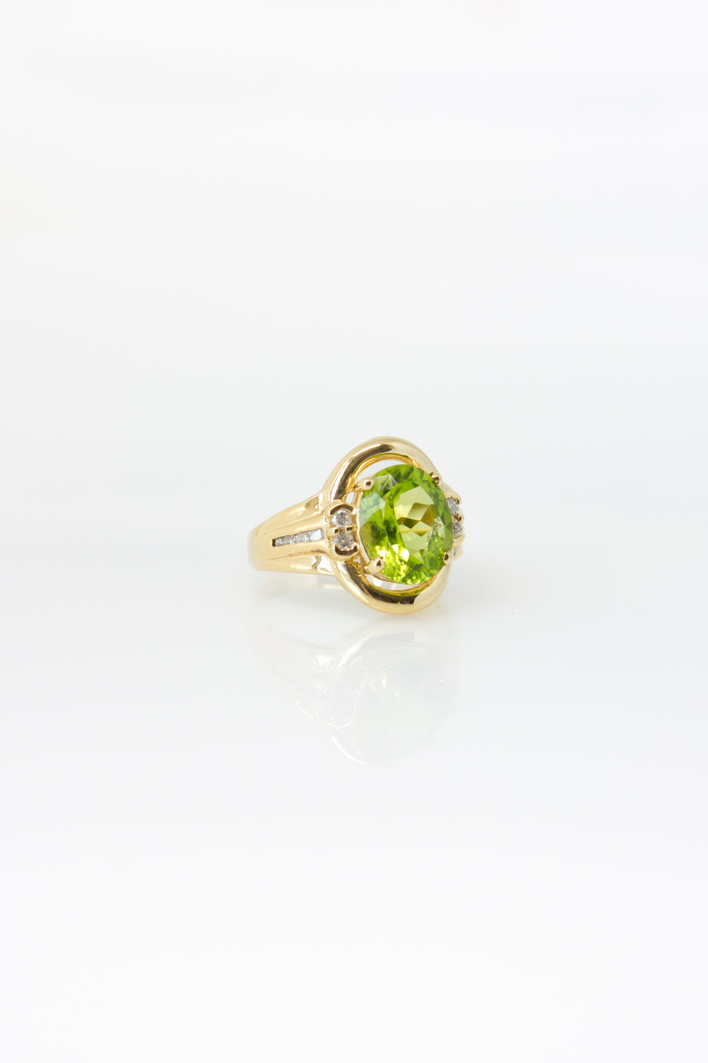 Janyce Oval Peridot Ring [Size 7]