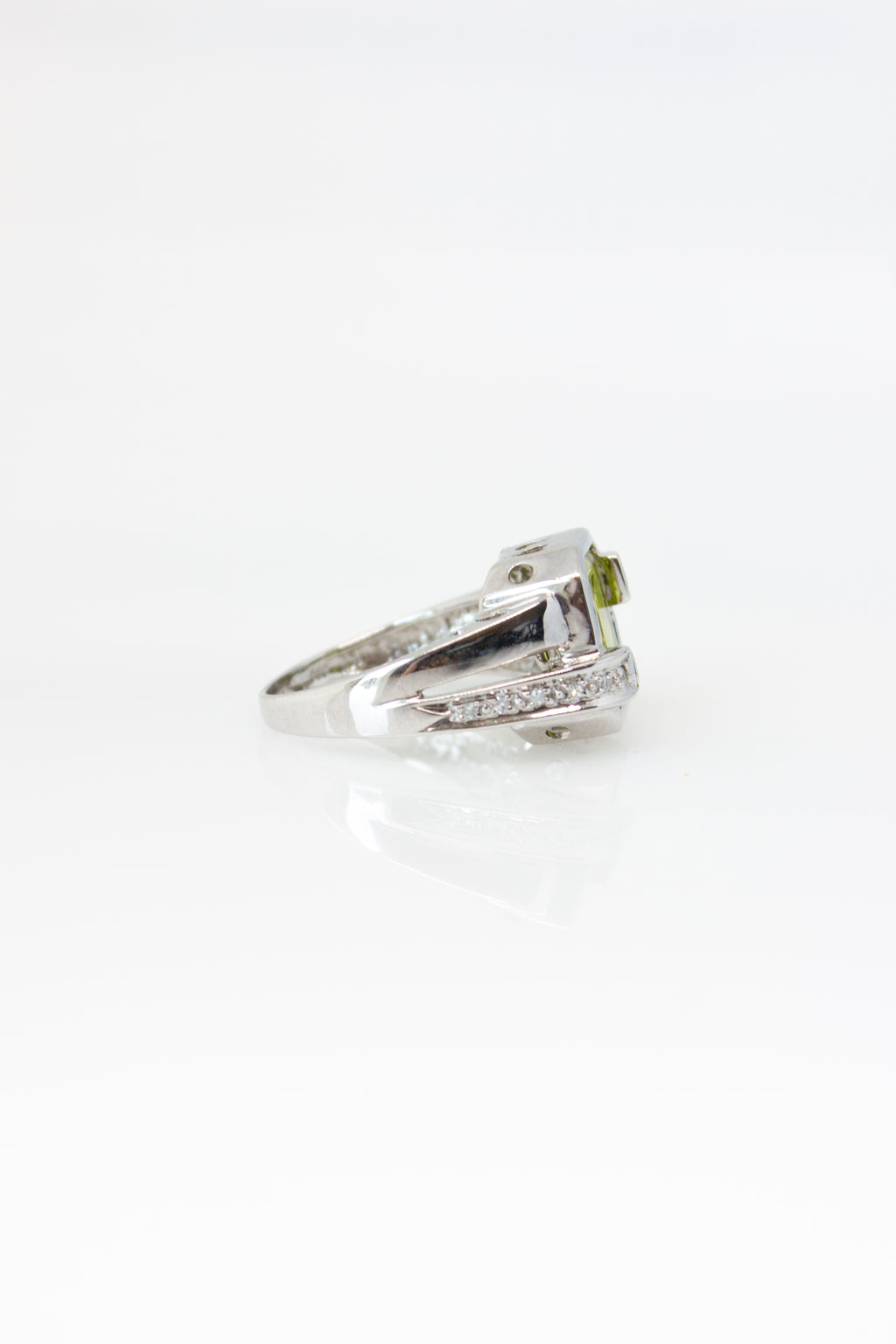 Taylor Peridot Rectangle Ring [Size 6.75]