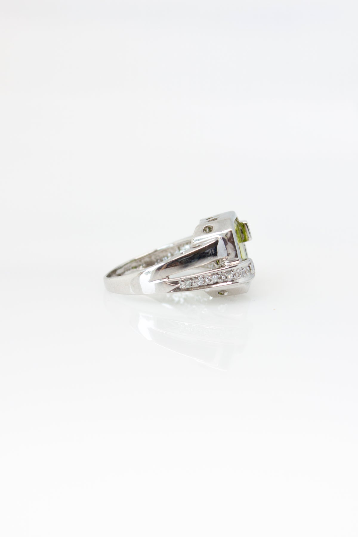 Taylor Peridot Rectangle Ring [Size 6.75]