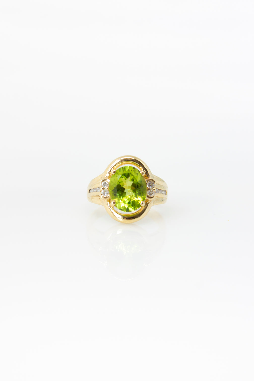 Janyce Oval Peridot Ring [Size 7]