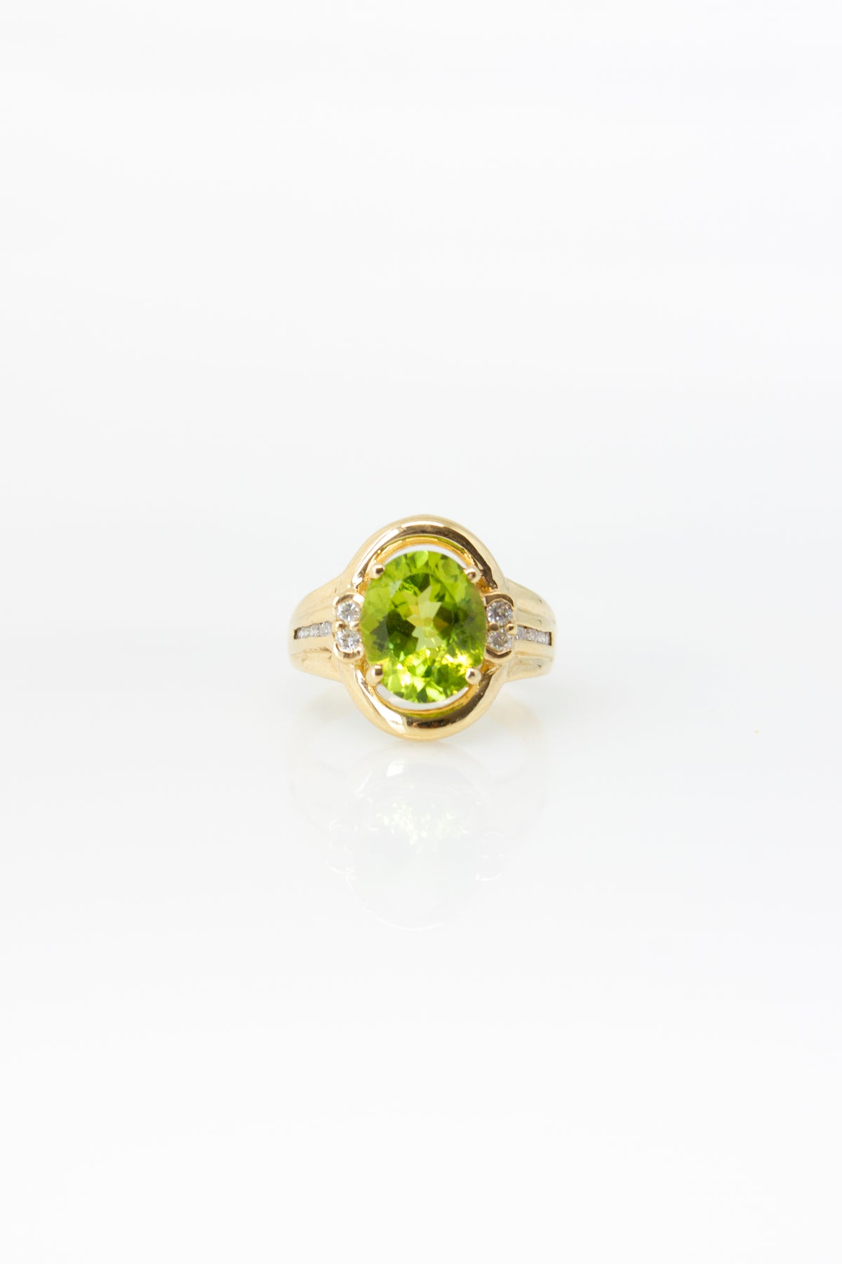 Janyce Oval Peridot Ring [Size 7]