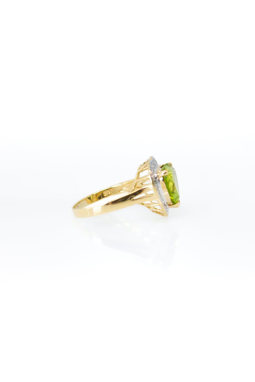 Mia Peridot Heart Ring [Size 7]