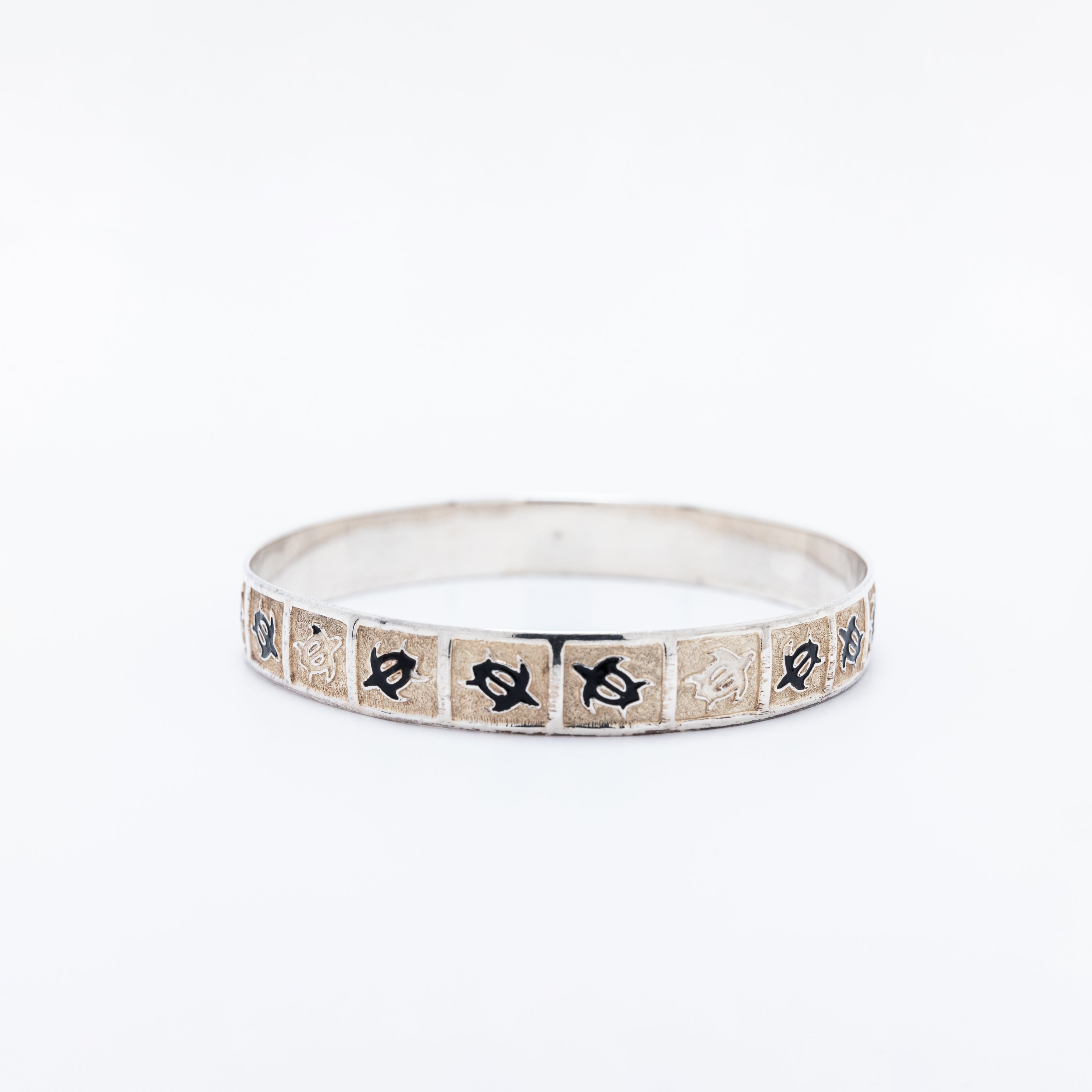 Honu Bangle with Black Enamel Ver.1