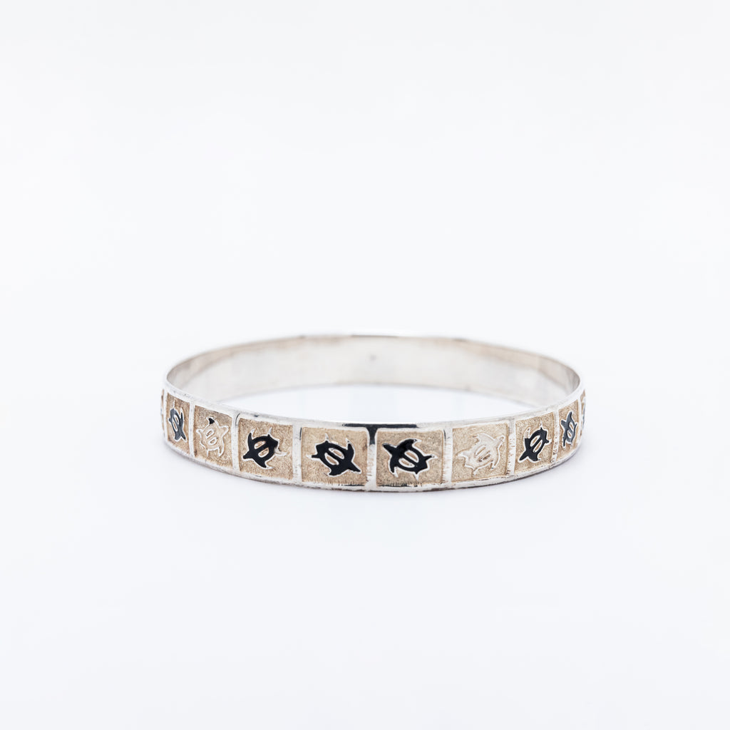 Honu Bangle with Black Enamel Ver.1