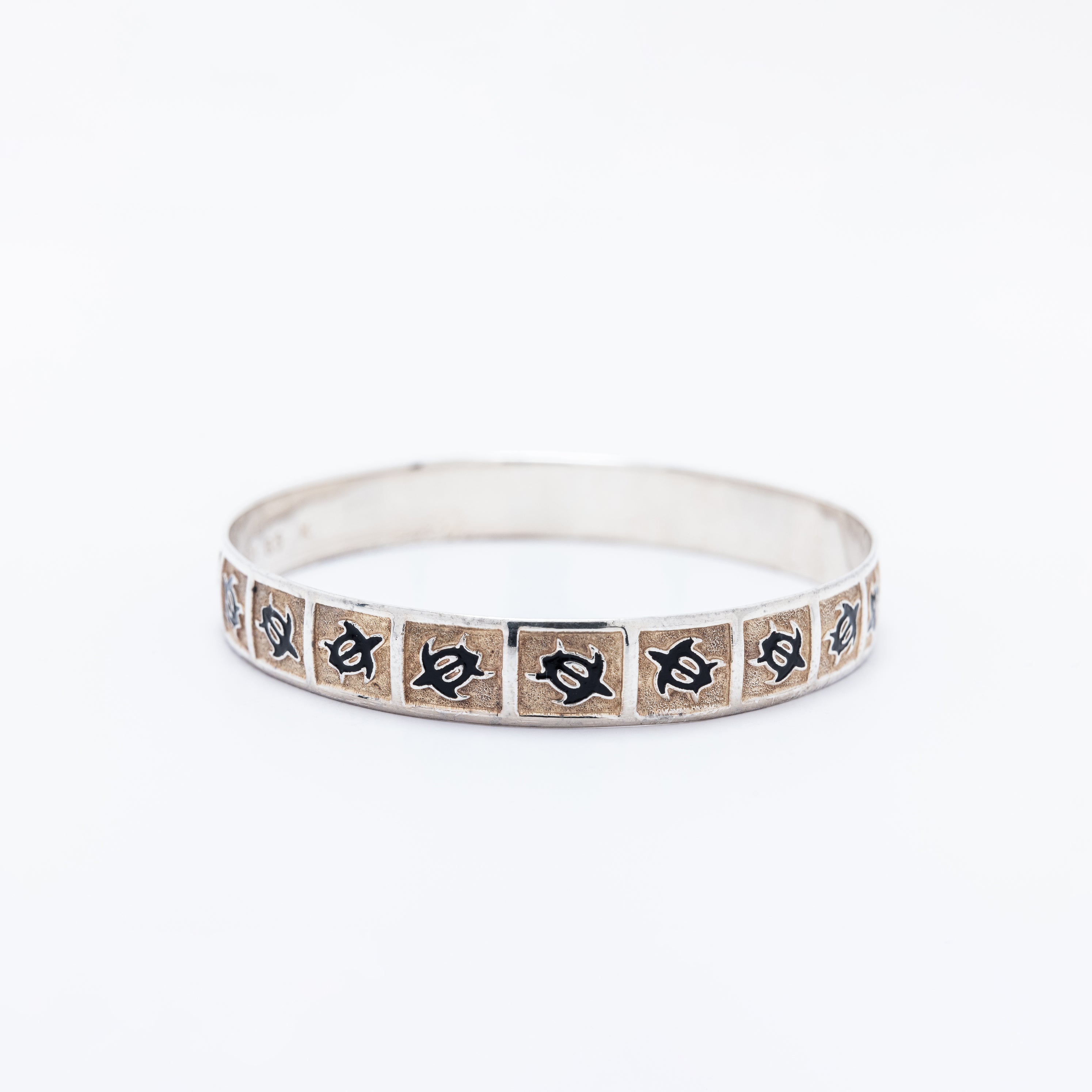 Honu Bangle with Black Enamel Ver.1