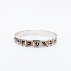 Honu Bangle with Black Enamel Ver.1