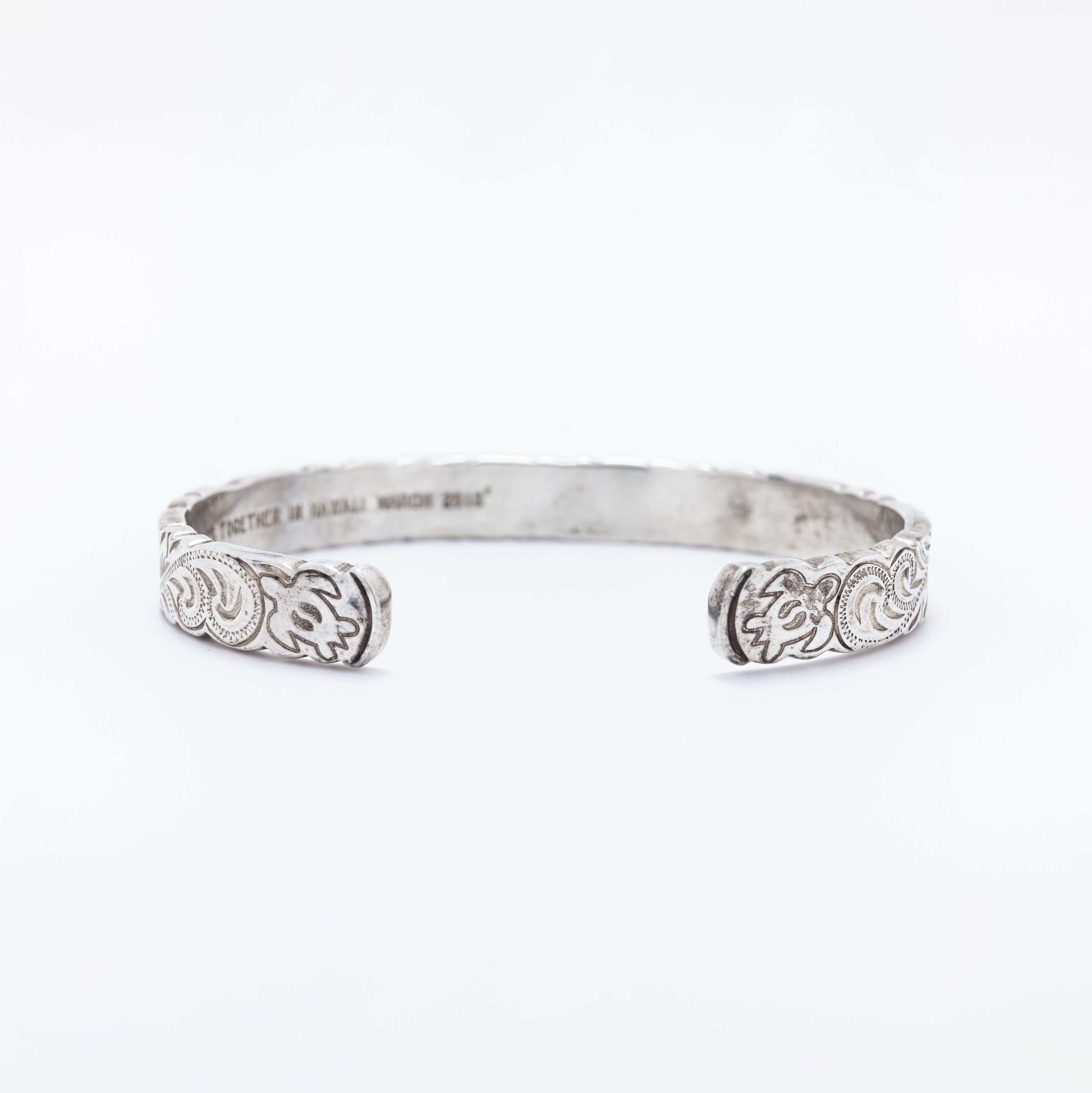 Ku'uipo Honu Cuff with Hawaiian Heritage Scroll