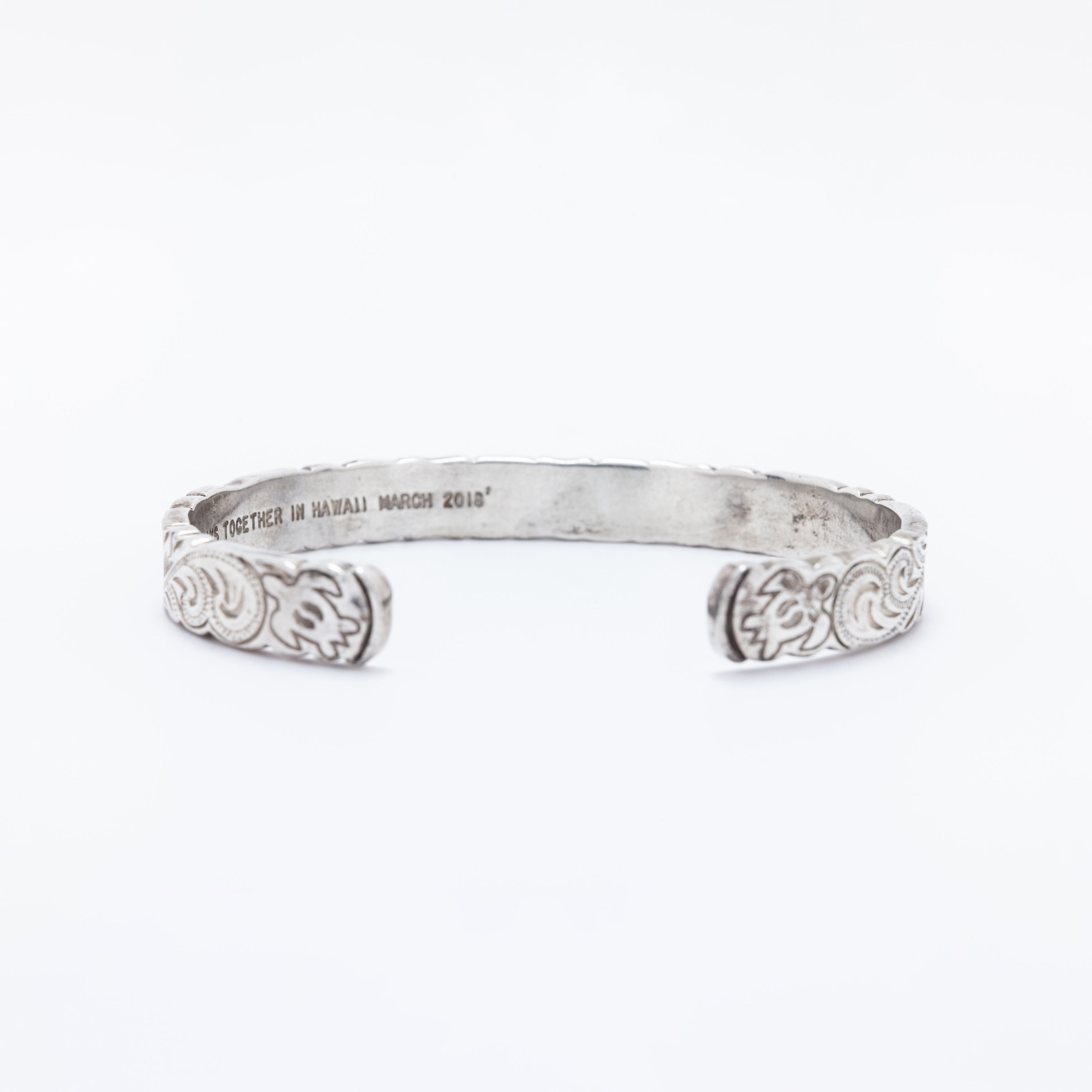 Ku'uipo Honu Cuff with Hawaiian Heritage Scroll