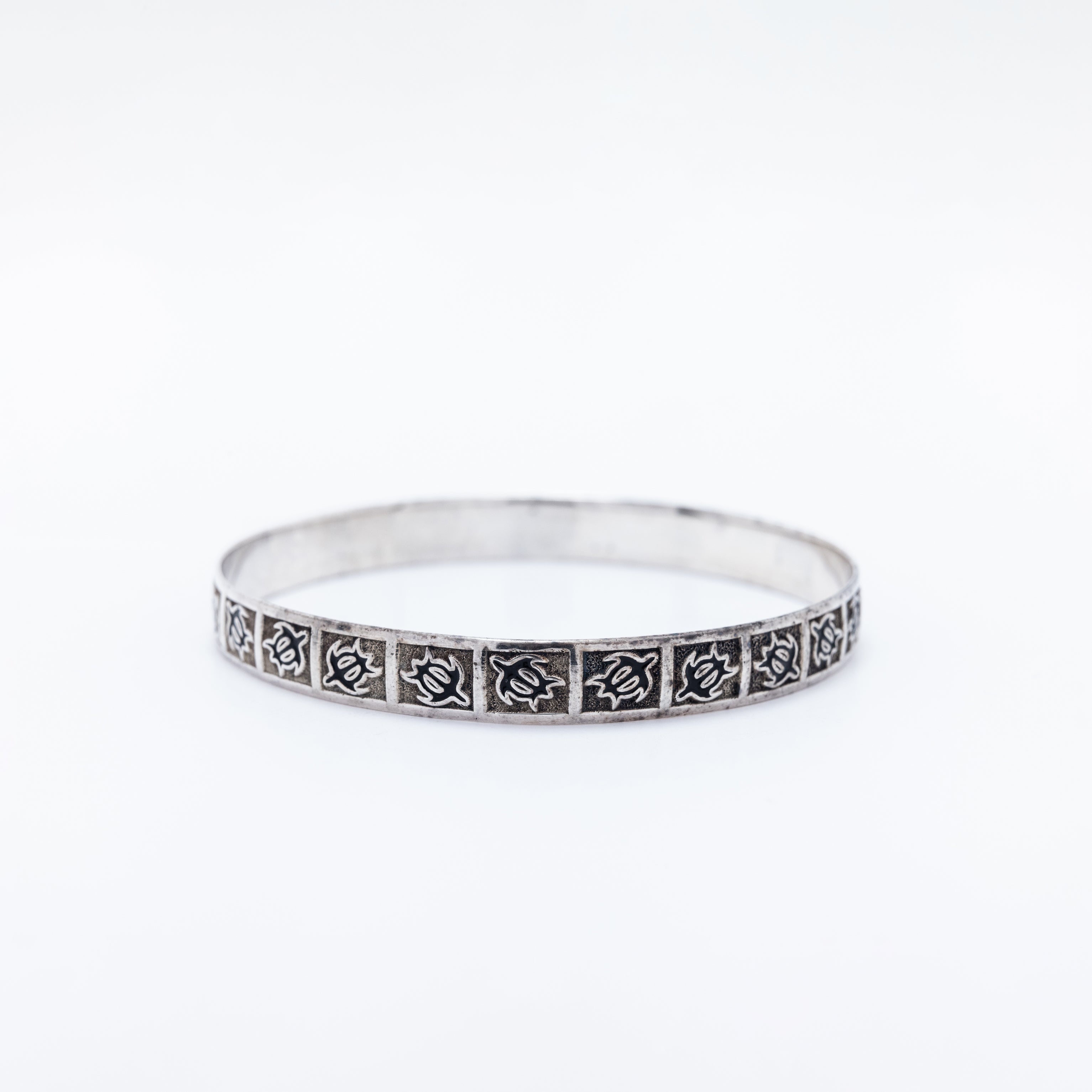 Honu Bangle with Black Enamel Ver.2