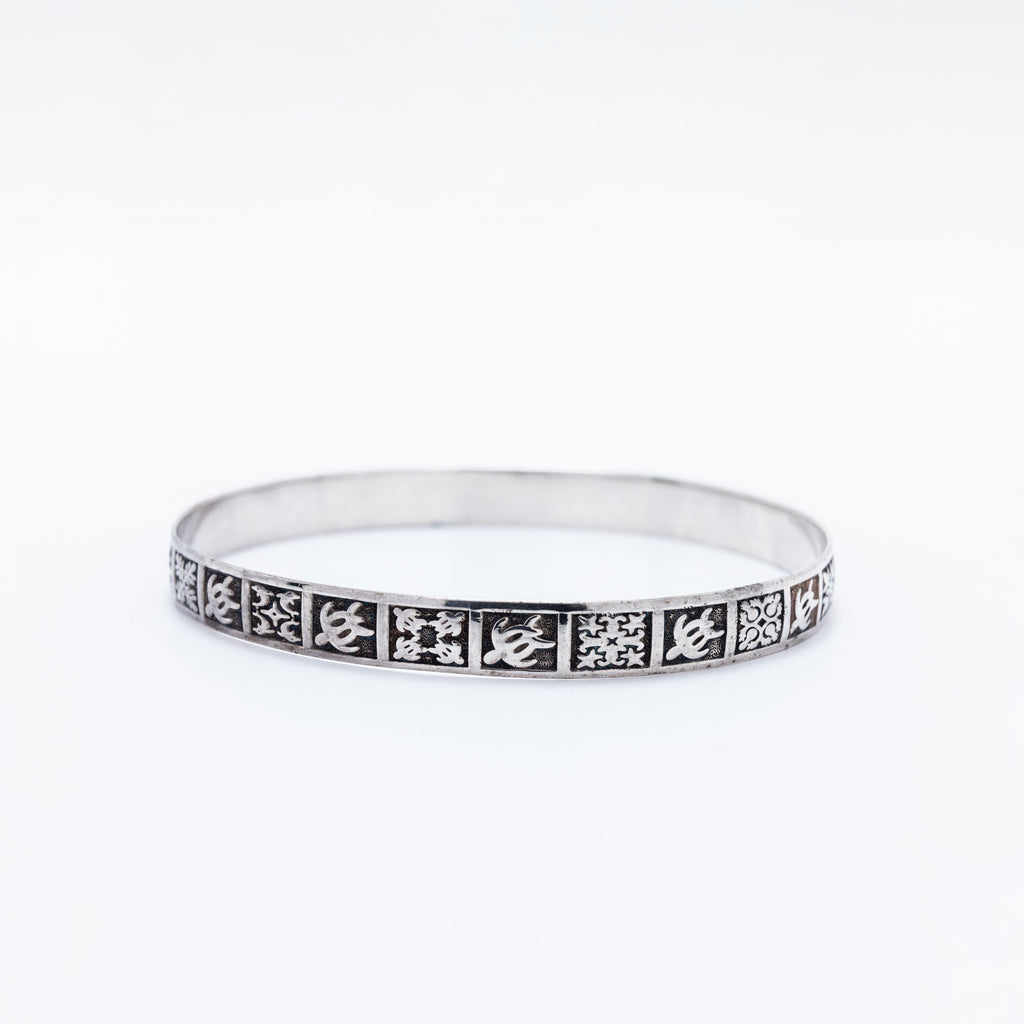 Honu Bangle with Hawaiian Quilt Patterns