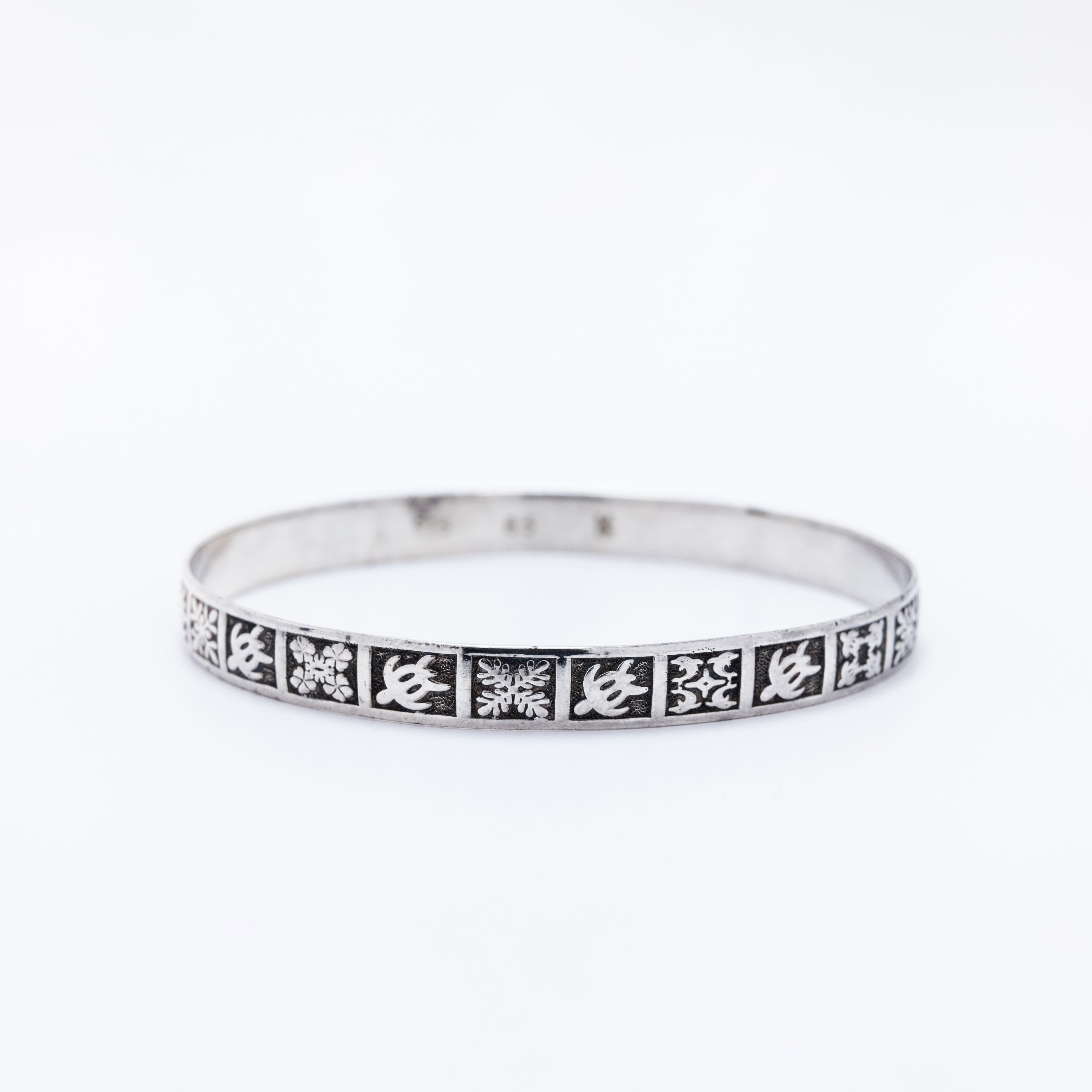 Honu Bangle with Hawaiian Quilt Patterns