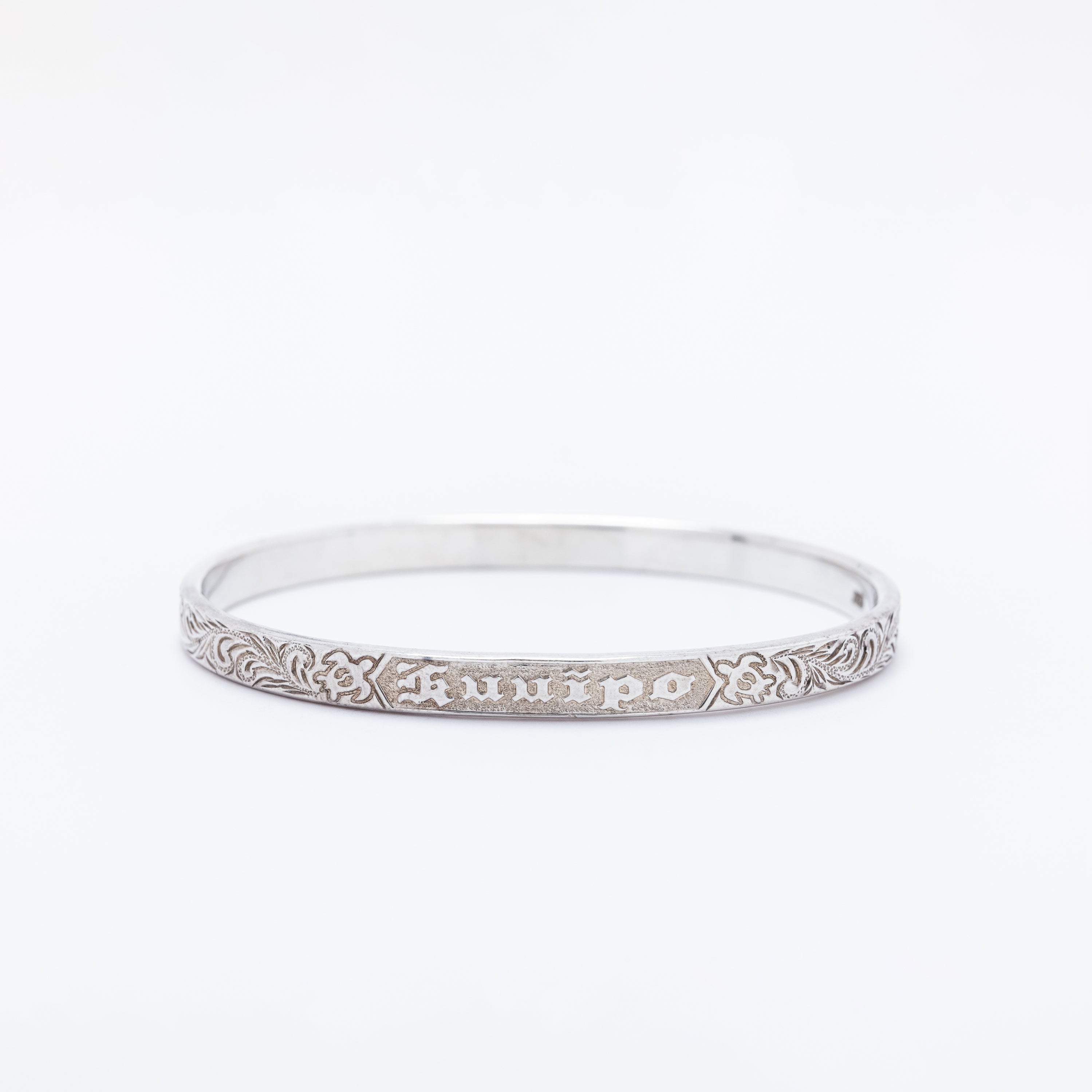 6mm Ku'uipo Bangle with Honu + Hawaiian Heritage Scroll