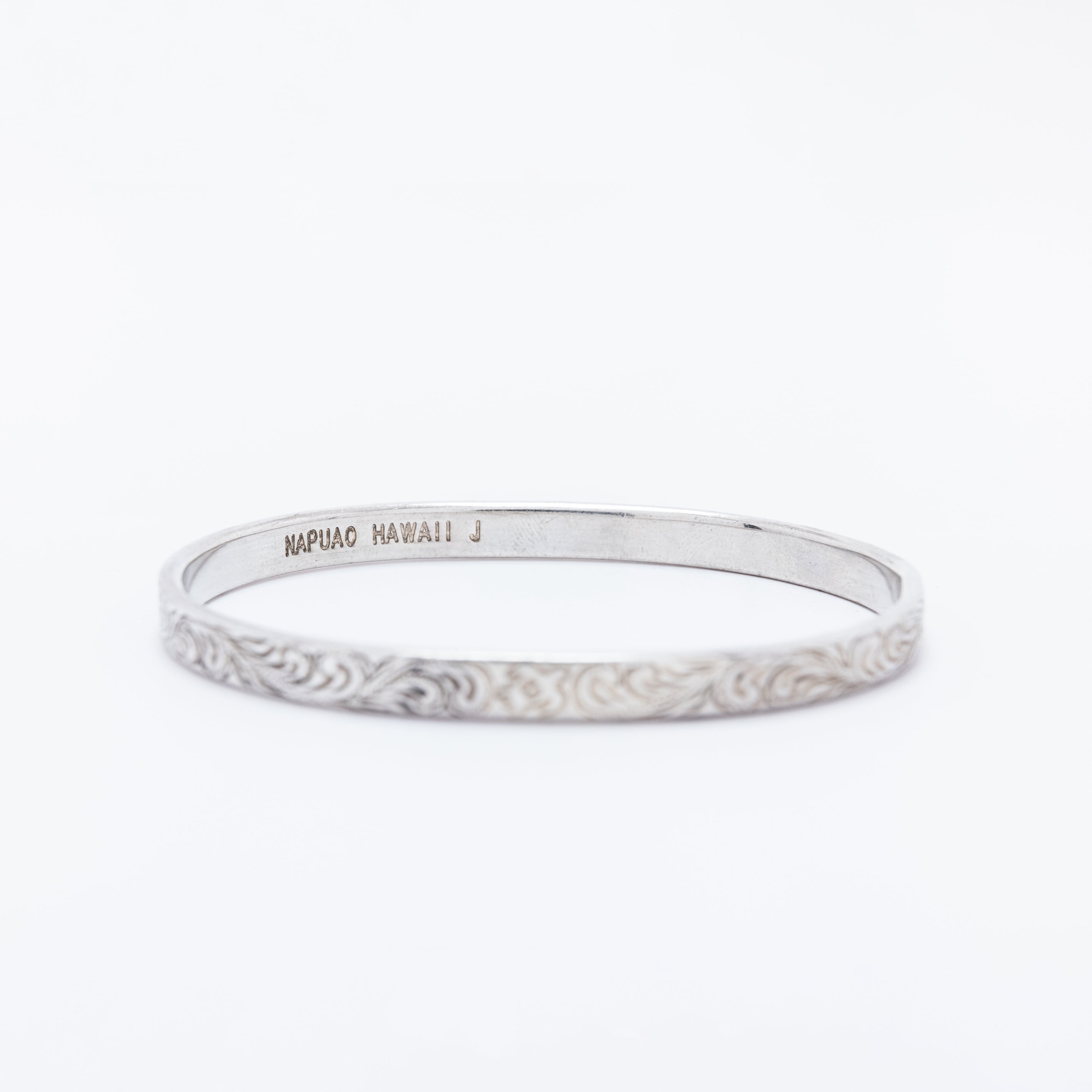 6mm Ku'uipo Bangle with Honu + Hawaiian Heritage Scroll