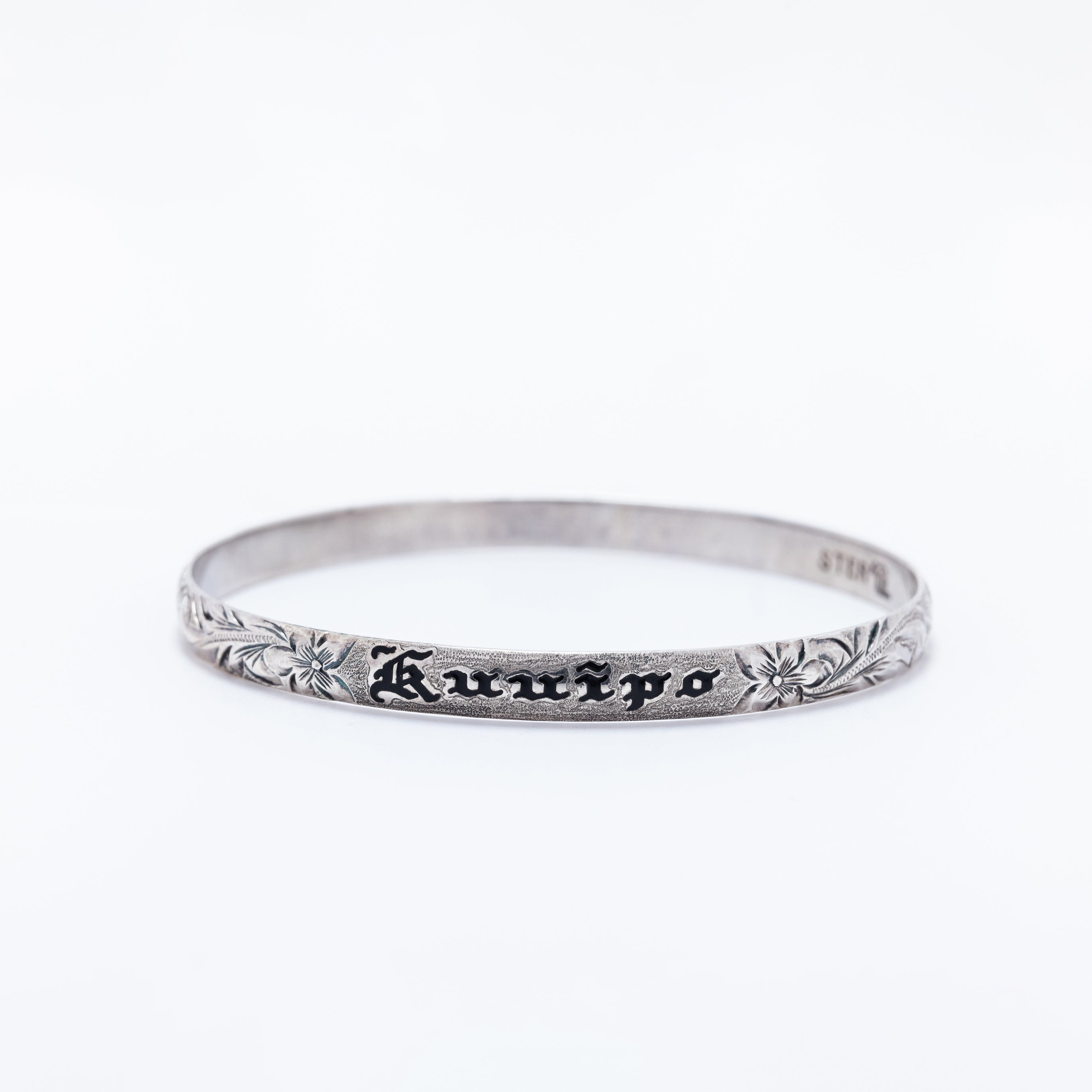 Kuuipo Bangle in Black Enamel and Plumeria