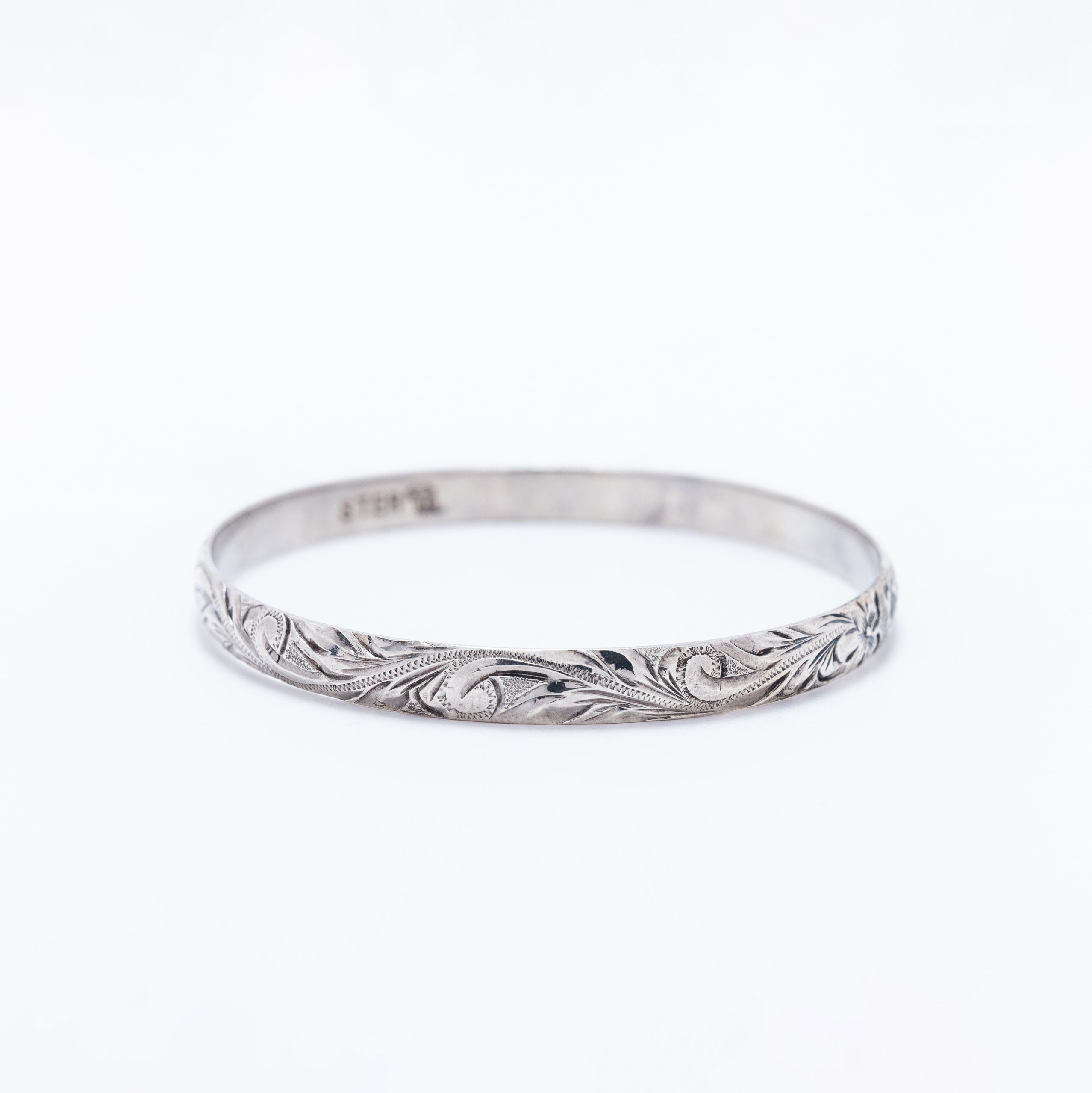 Kuuipo Bangle in Black Enamel and Plumeria