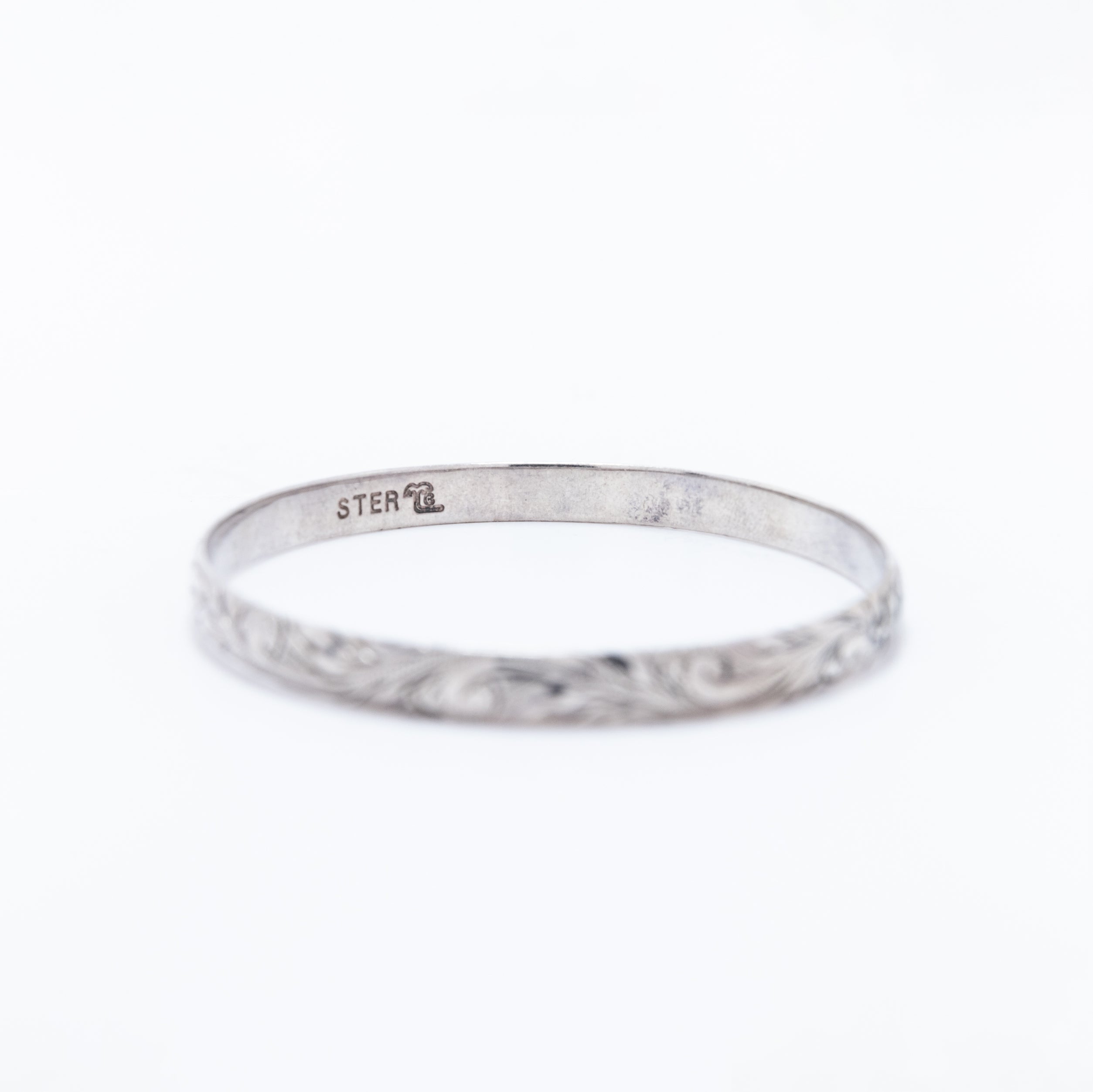 Kuuipo Bangle in Black Enamel and Plumeria