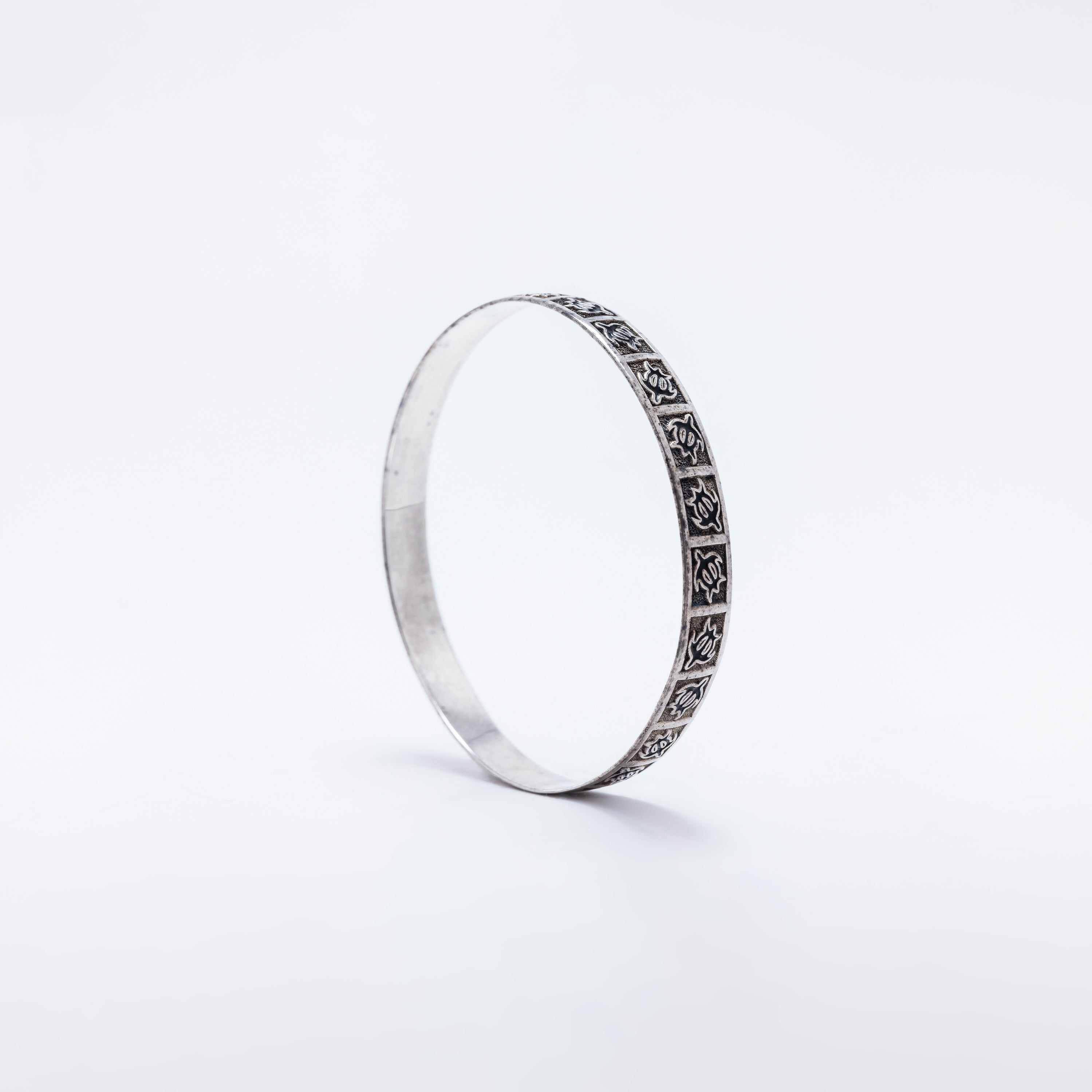 Honu Bangle with Black Enamel Ver.2
