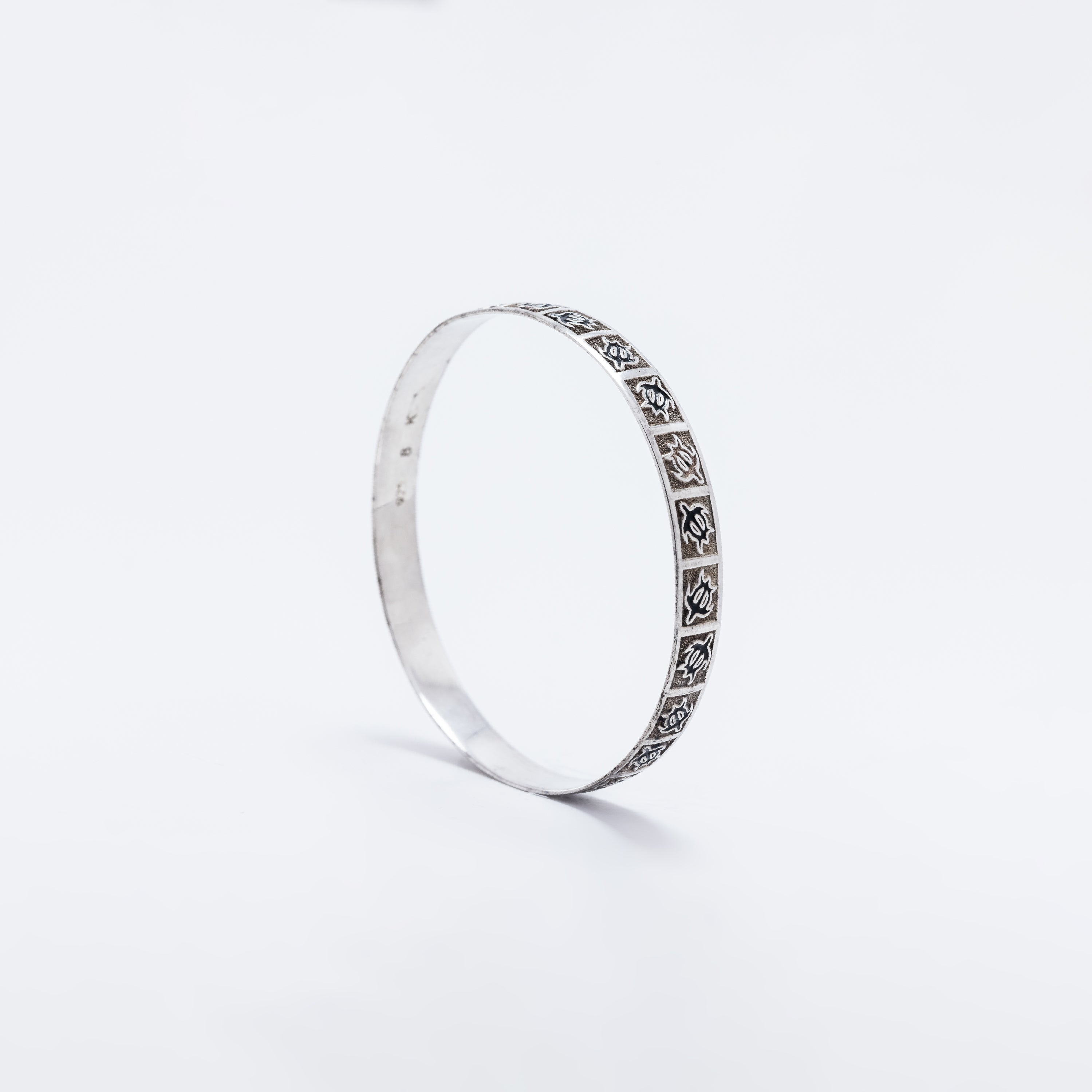 Honu Bangle with Black Enamel Ver.2