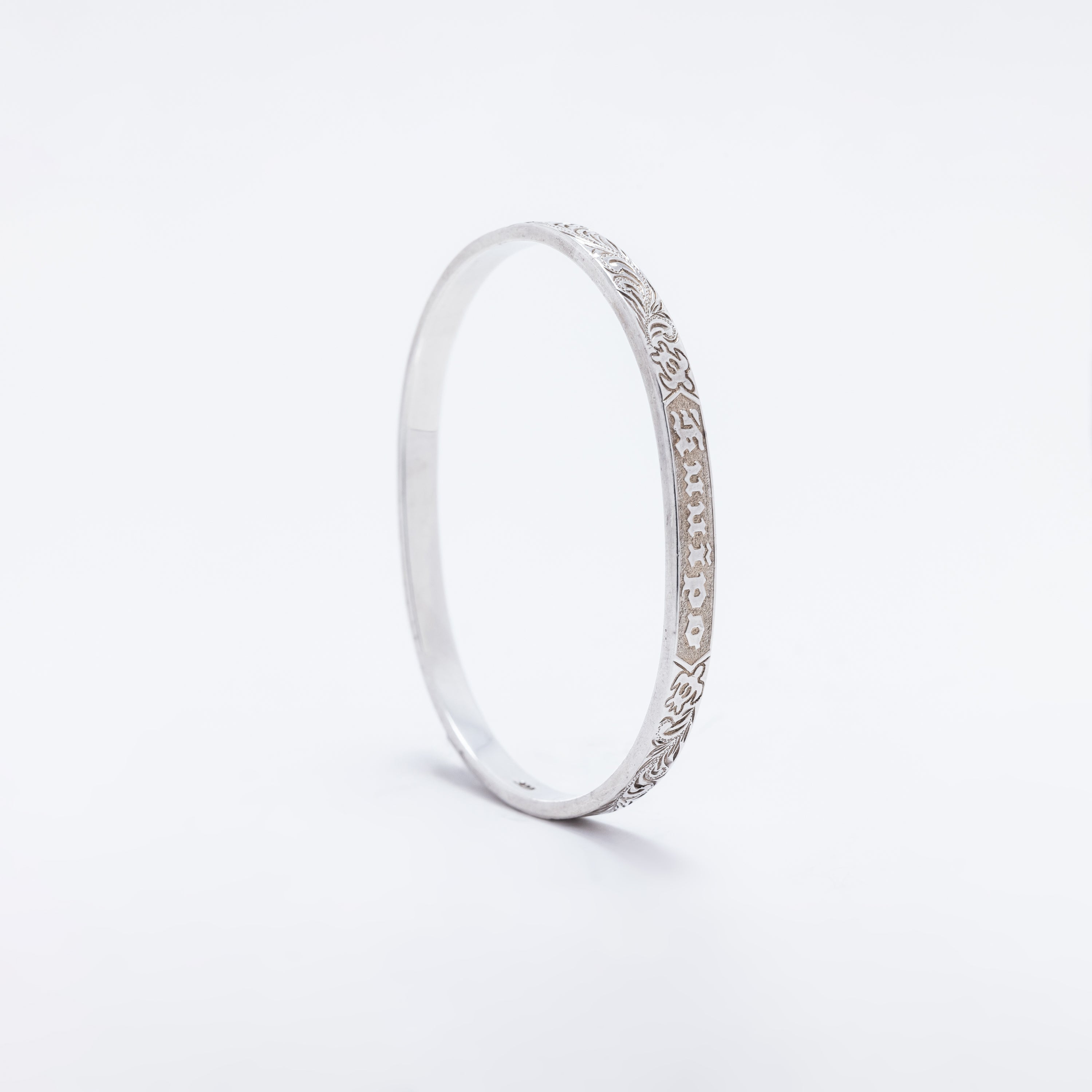 6mm Ku'uipo Bangle with Honu + Hawaiian Heritage Scroll