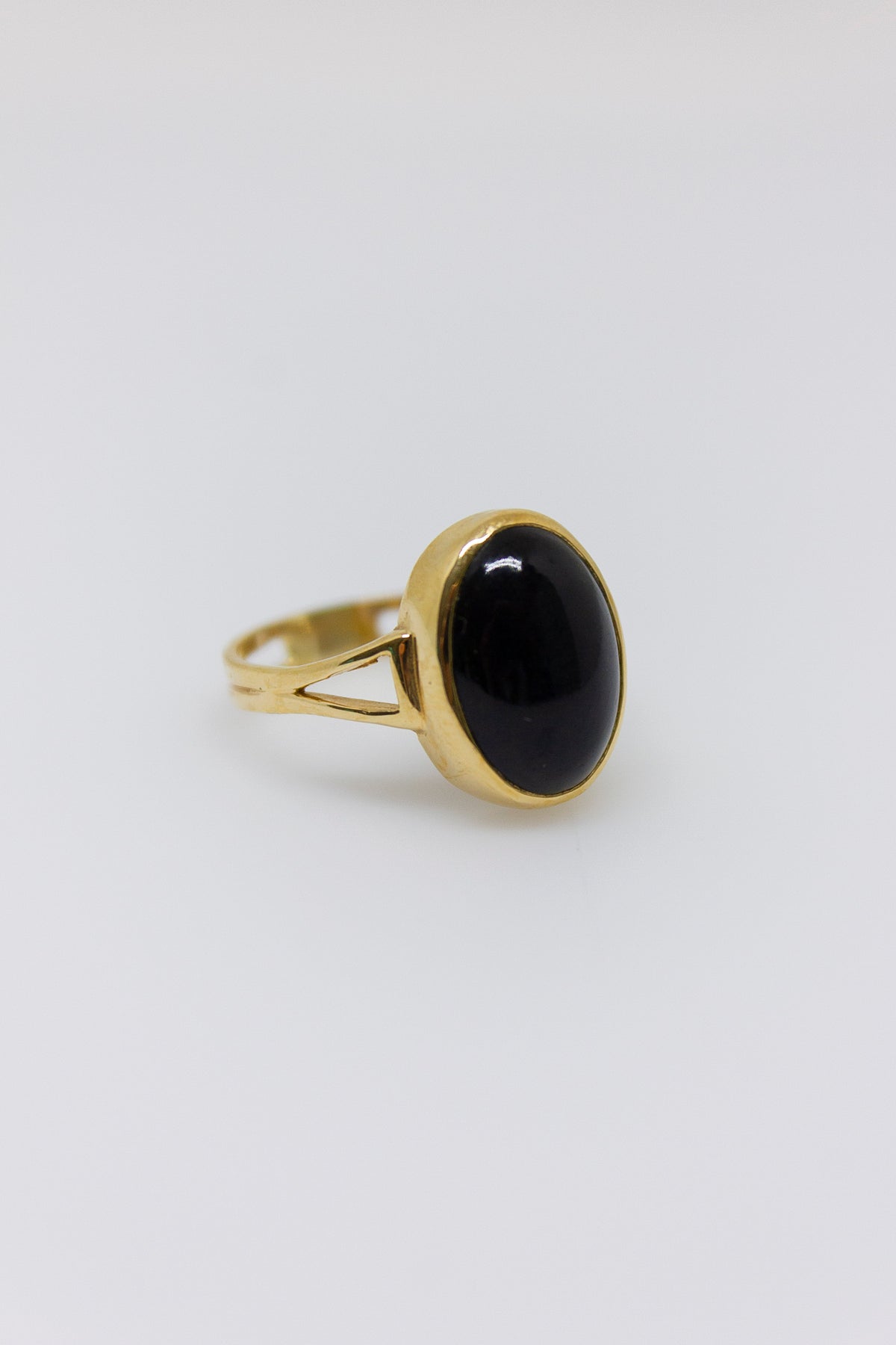 Black Coral Oval Ring [Size 7.25]
