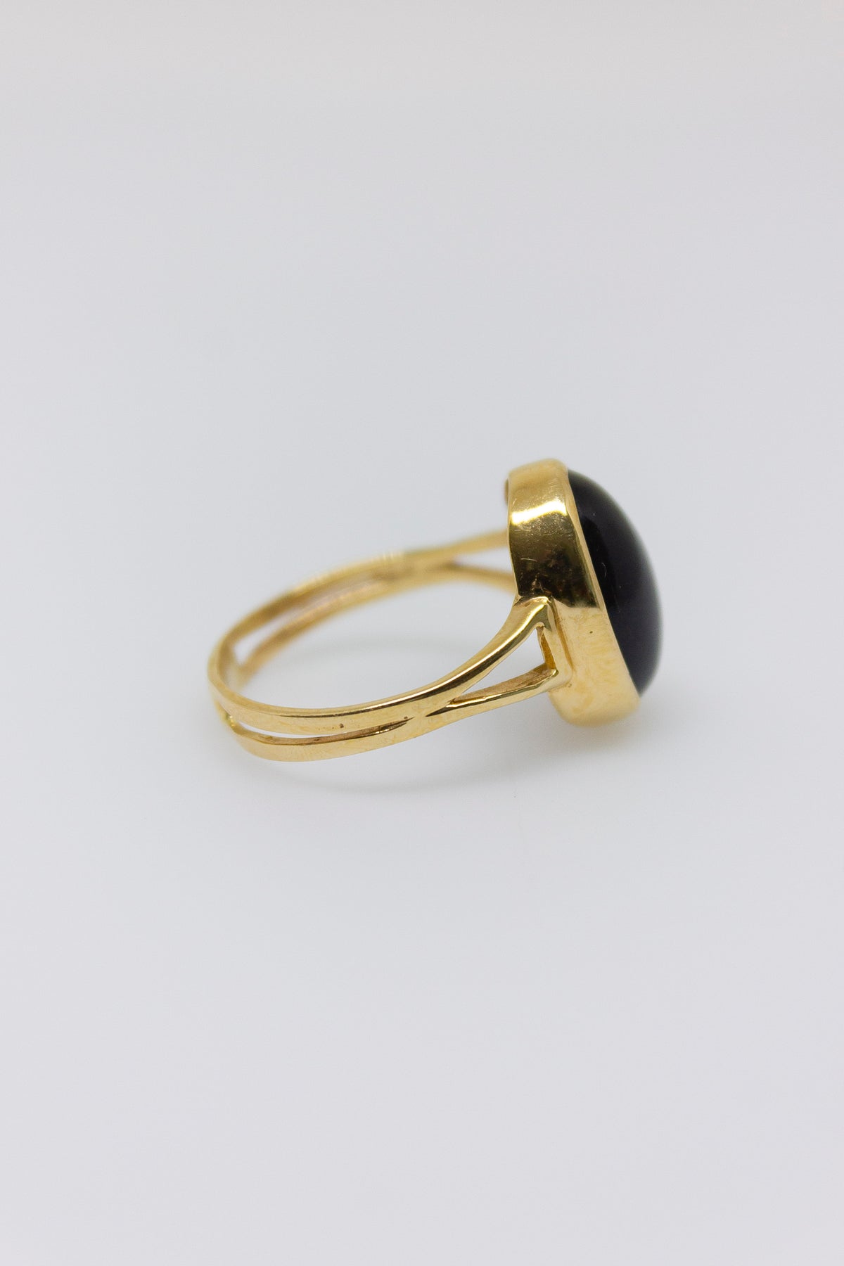 Black Coral Oval Ring [Size 7.25]