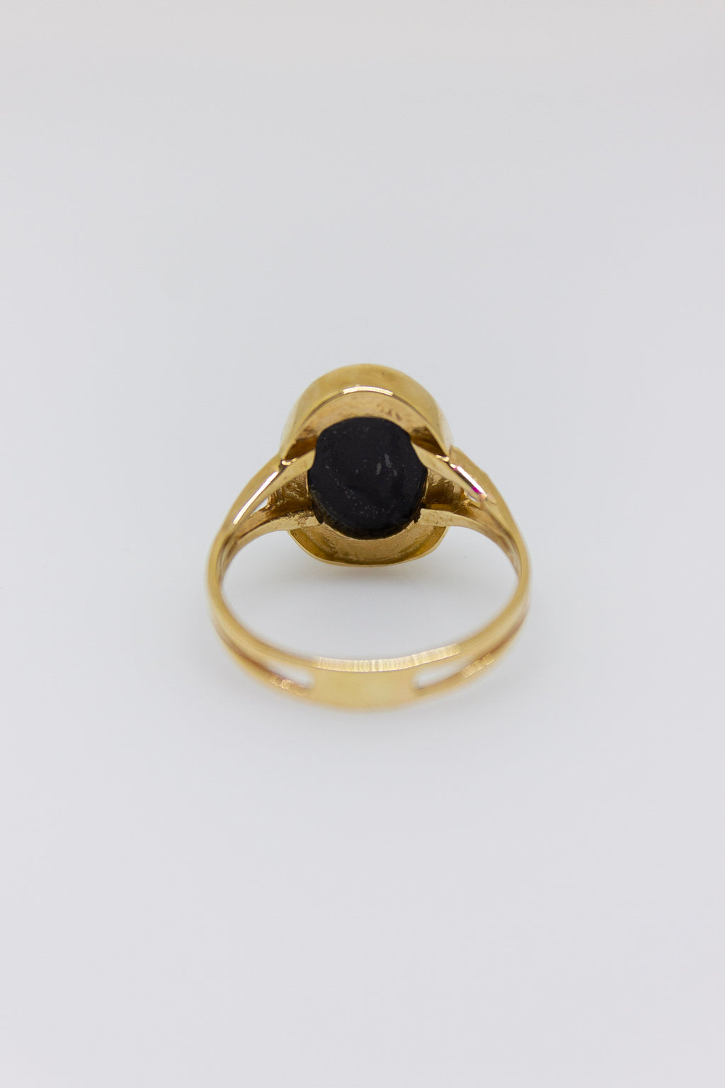 Black Coral Oval Ring [Size 7.25]
