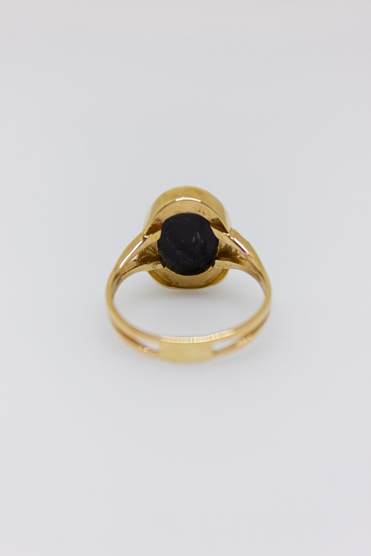 Black Coral Oval Ring [Size 7.25]