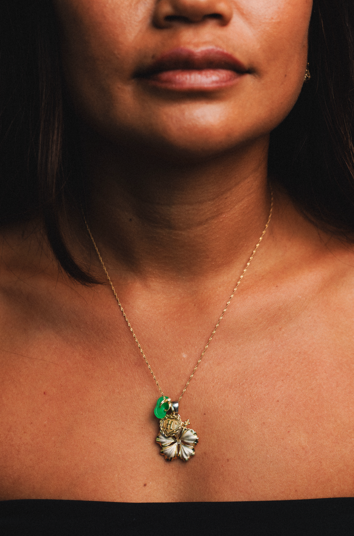 Mini Green Jade Slippah Pendant with Single Melee Diamond