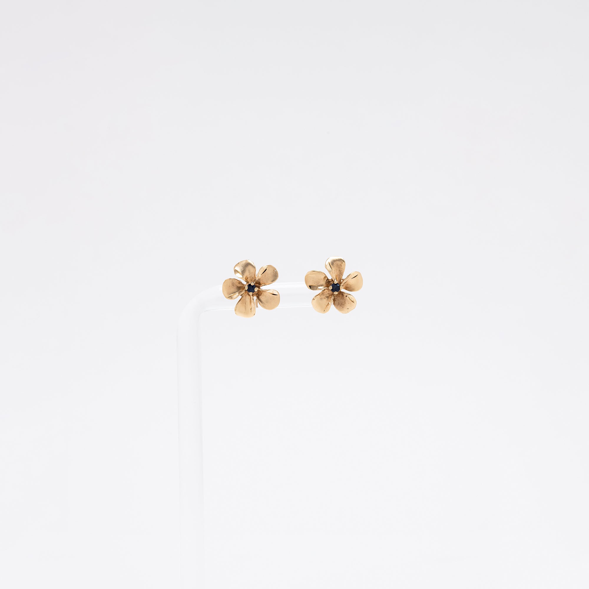 Sapphire Plumeria Smooth Studs in Yellow Gold