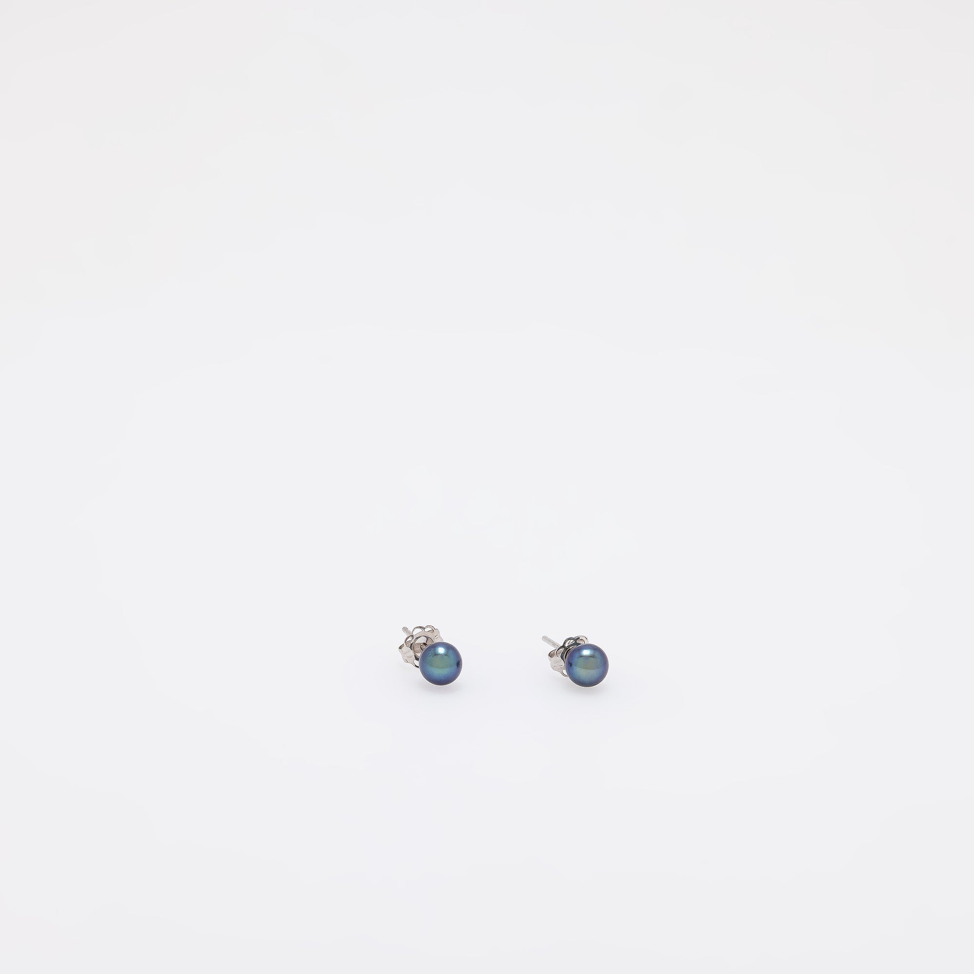 Hunter Pearl Earrings