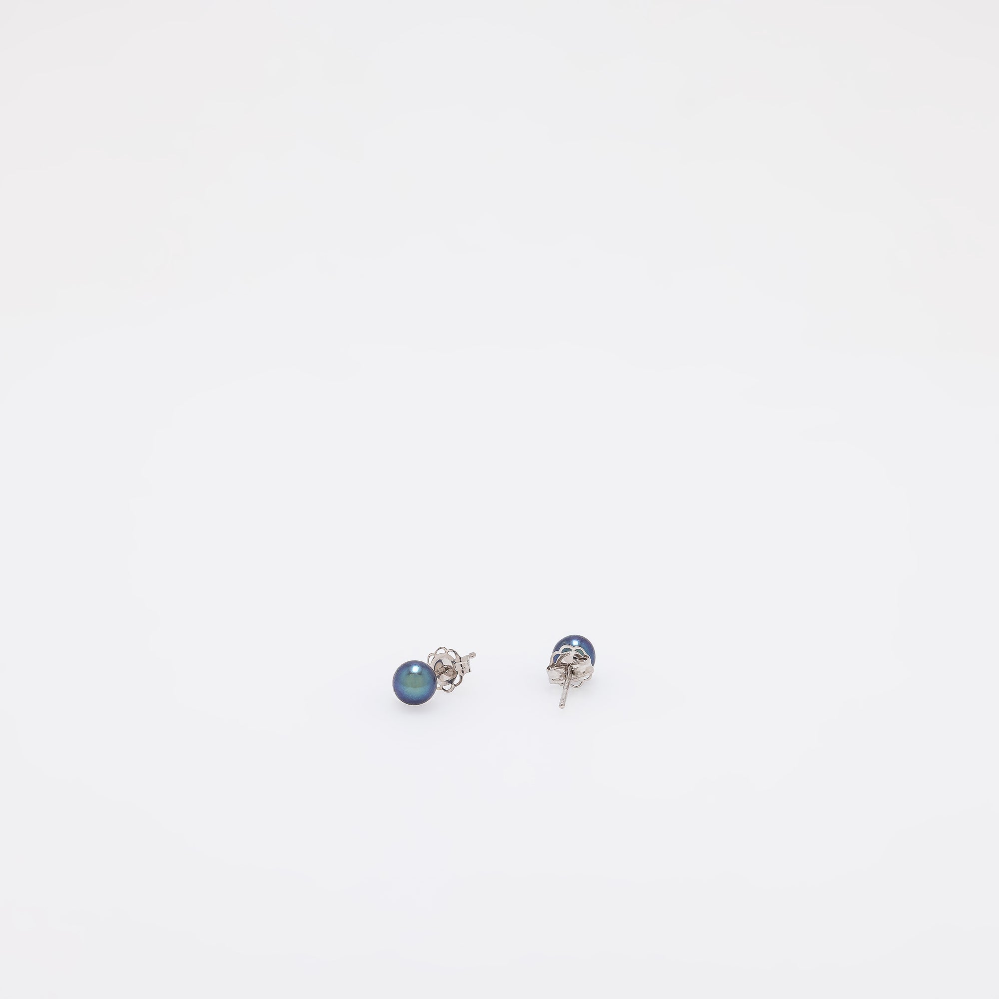 Hunter Pearl Earrings