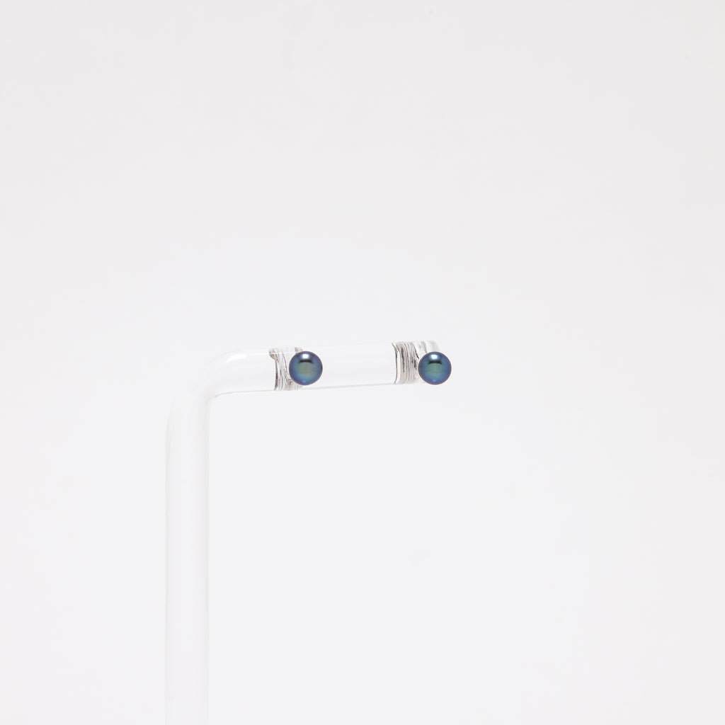 Hunter Pearl Earrings
