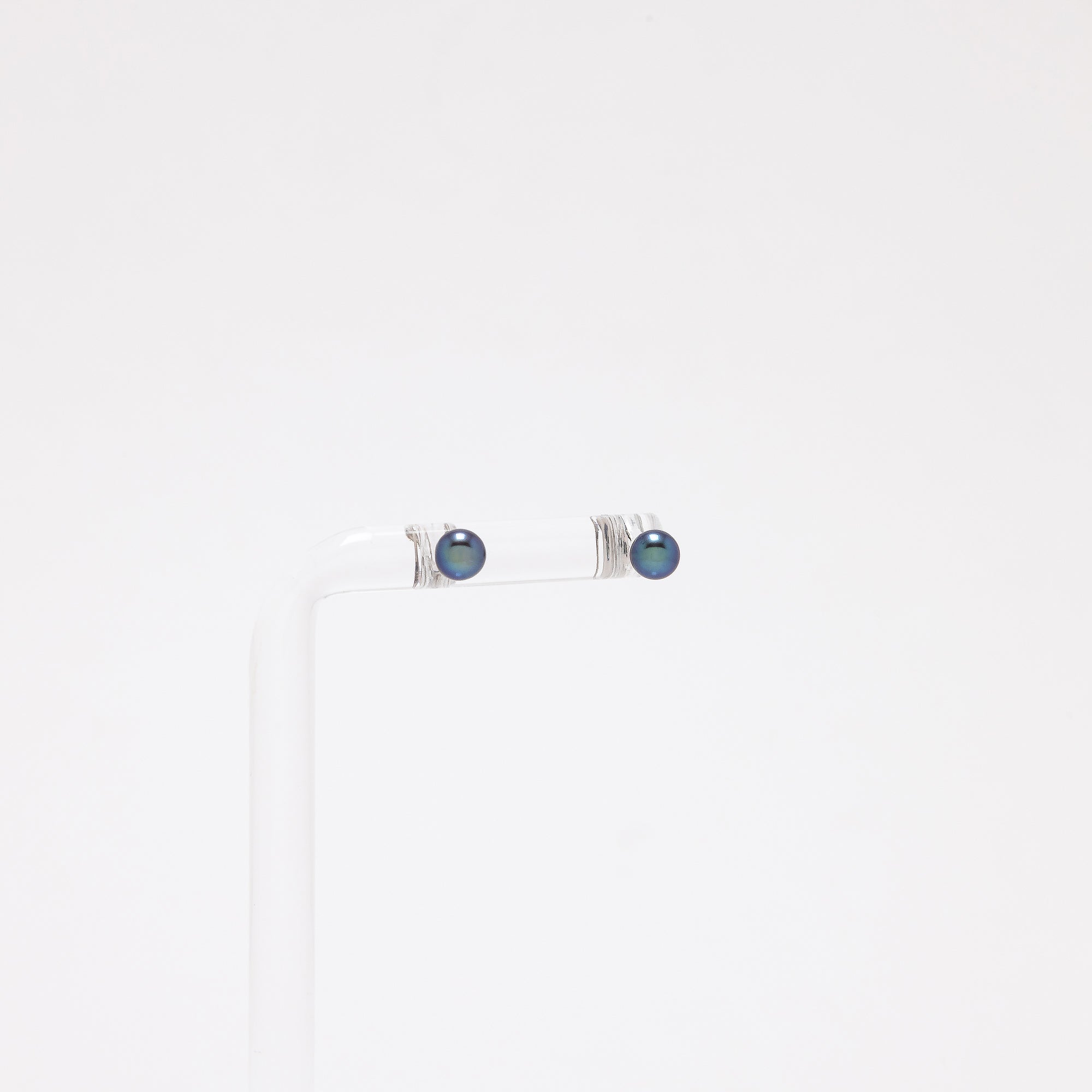 Hunter Pearl Earrings