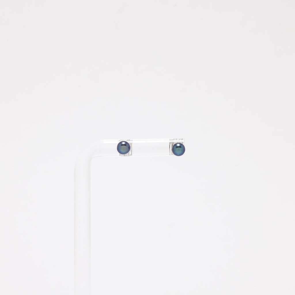 Hunter Pearl Earrings