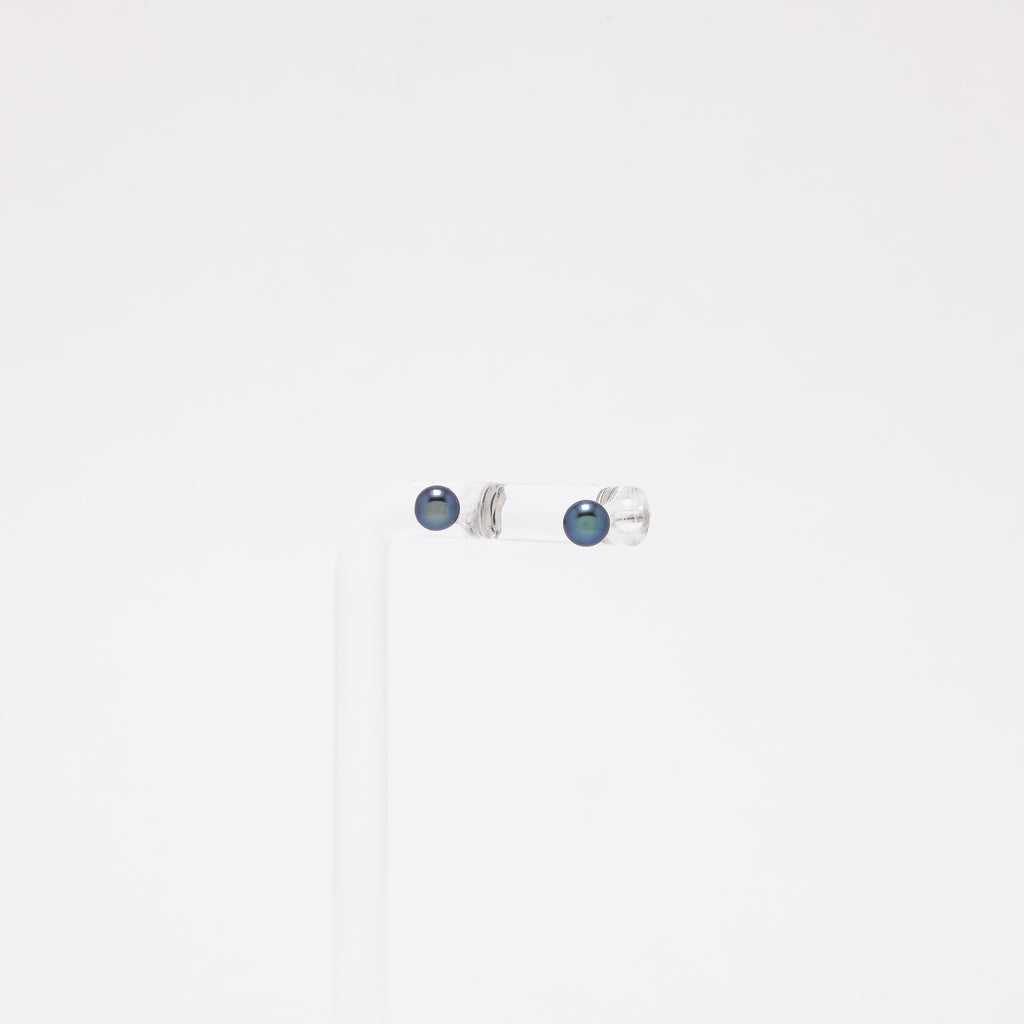 Hunter Pearl Earrings