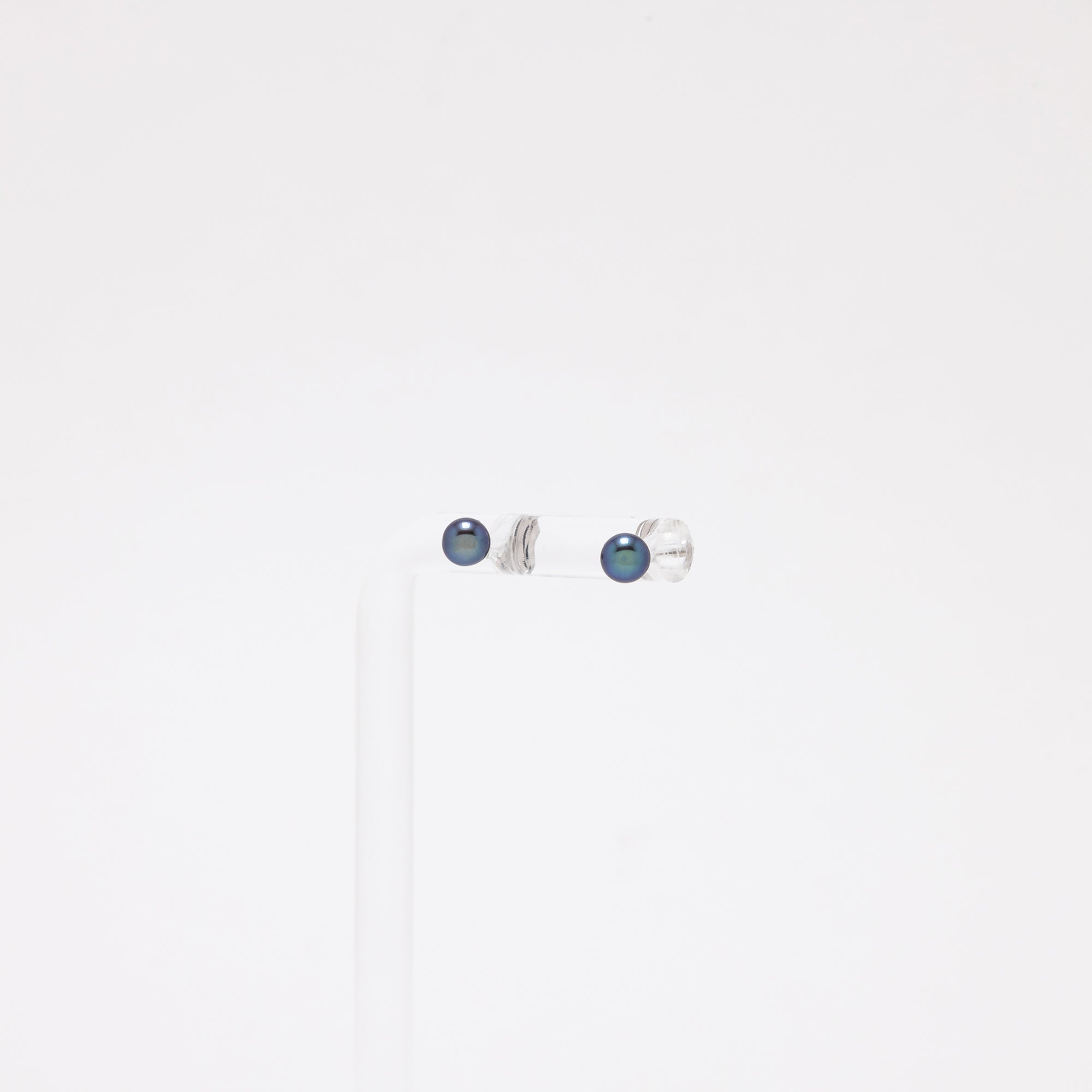 Hunter Pearl Earrings