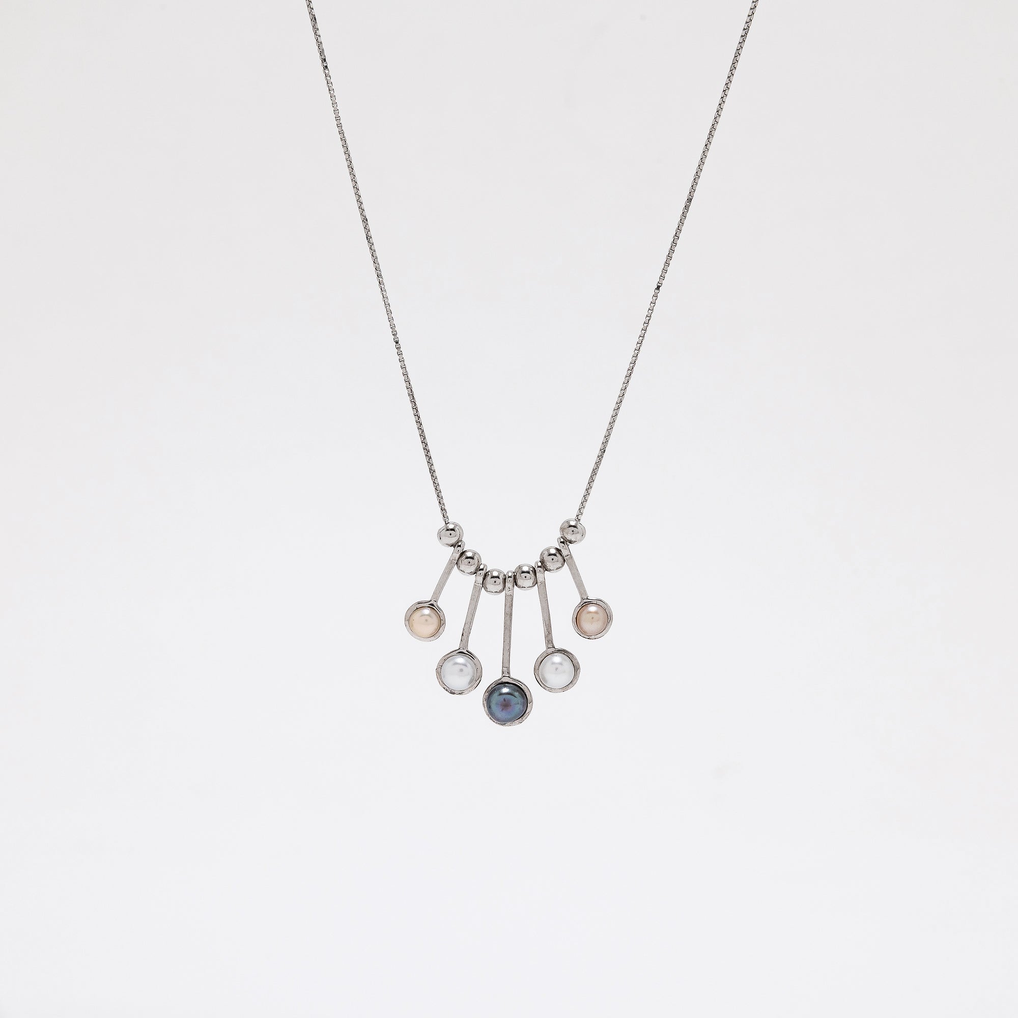 Sara Pearl Necklace