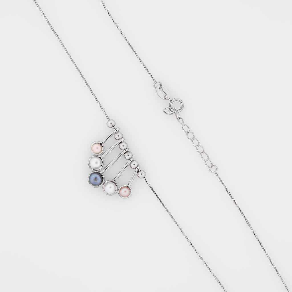 Sara Pearl Necklace