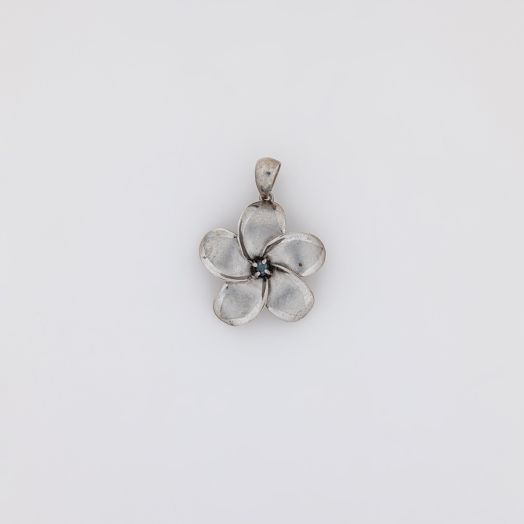 Blue Diamond White Gold Plumeria