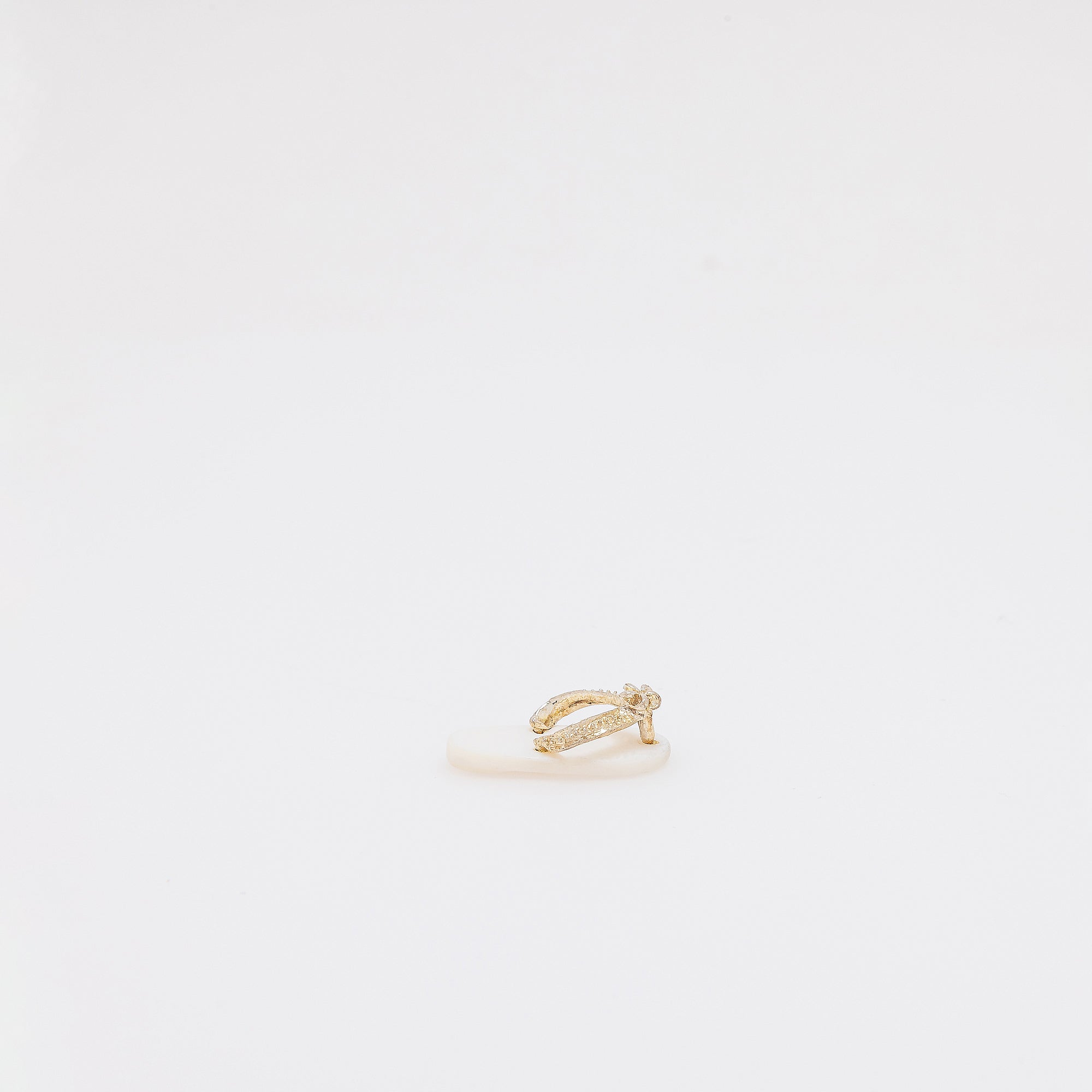 White Shell + Plumeria Slippah