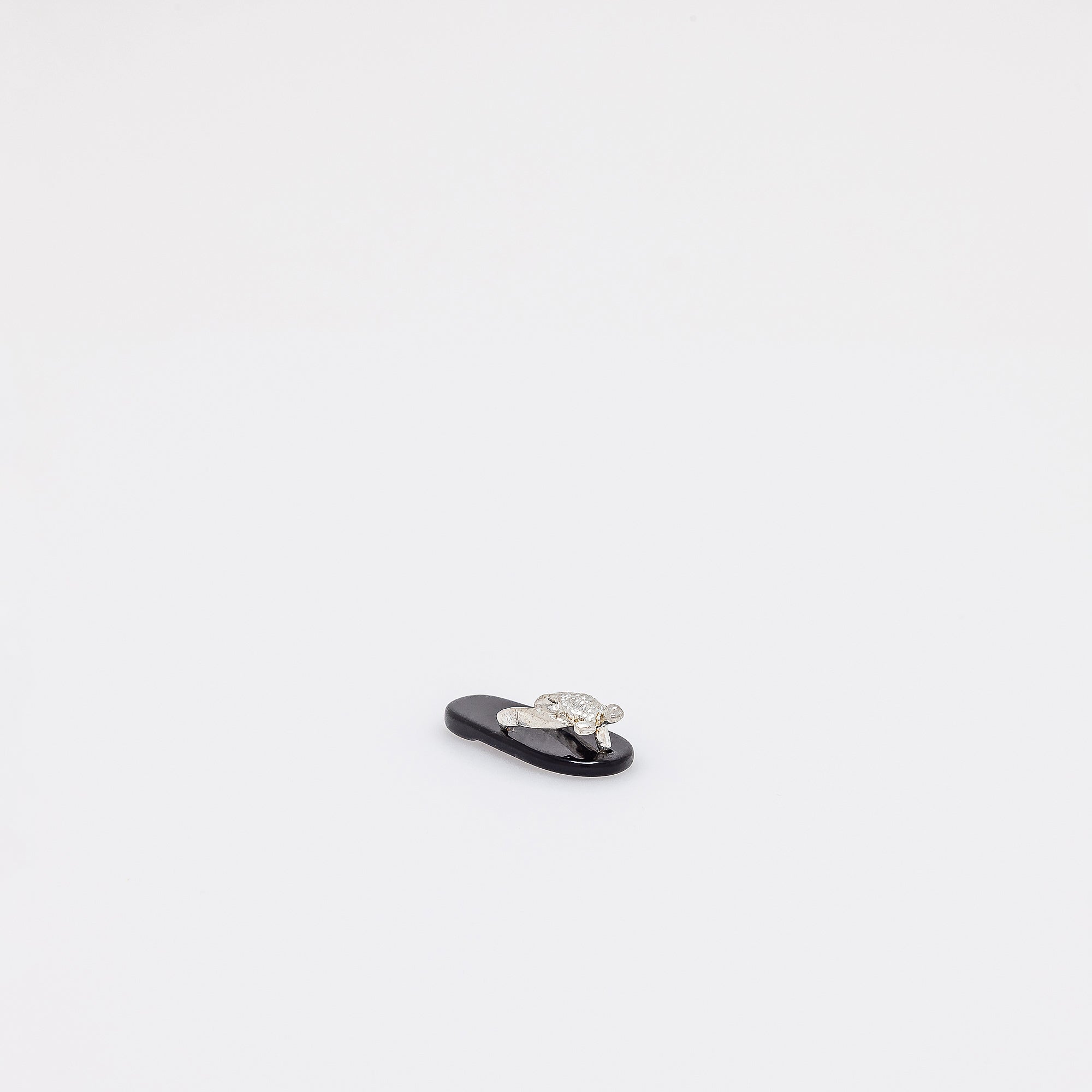 Honu Slippah in Black Onyx