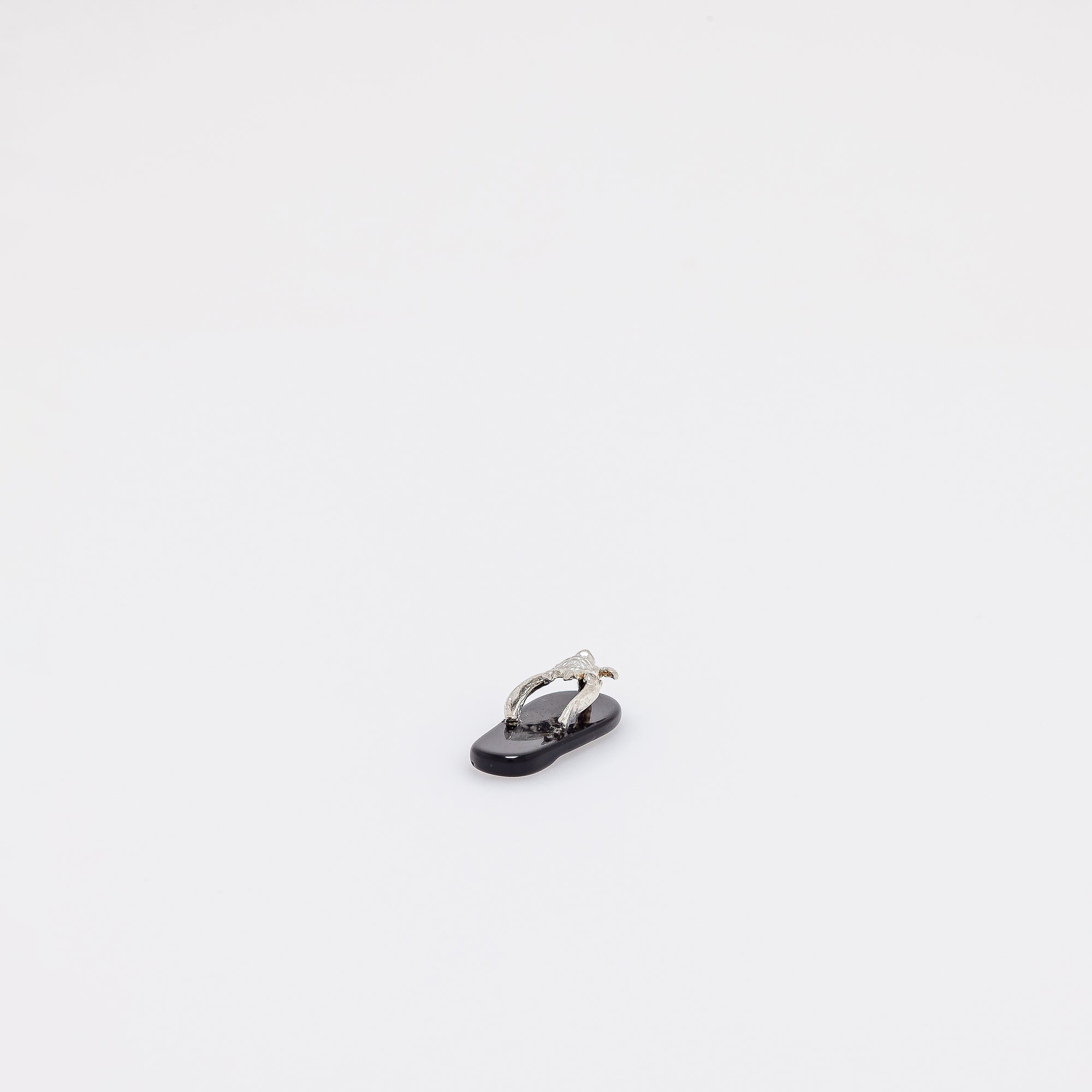 Honu Slippah in Black Onyx