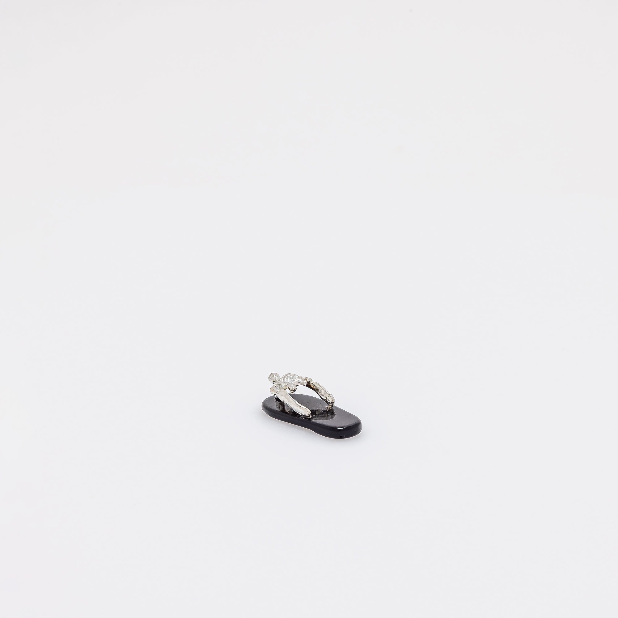 Honu Slippah in Black Onyx