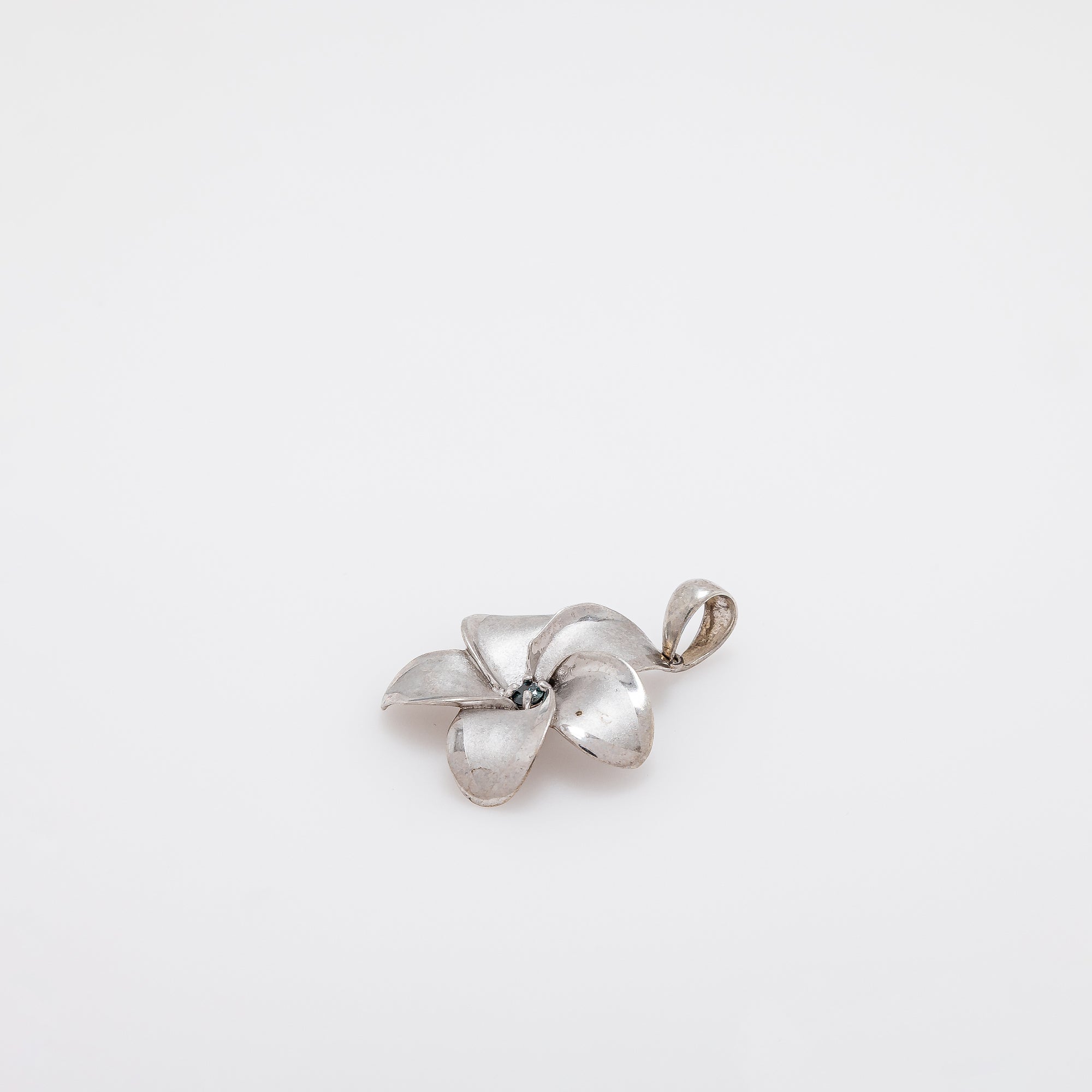 Blue Diamond White Gold Plumeria
