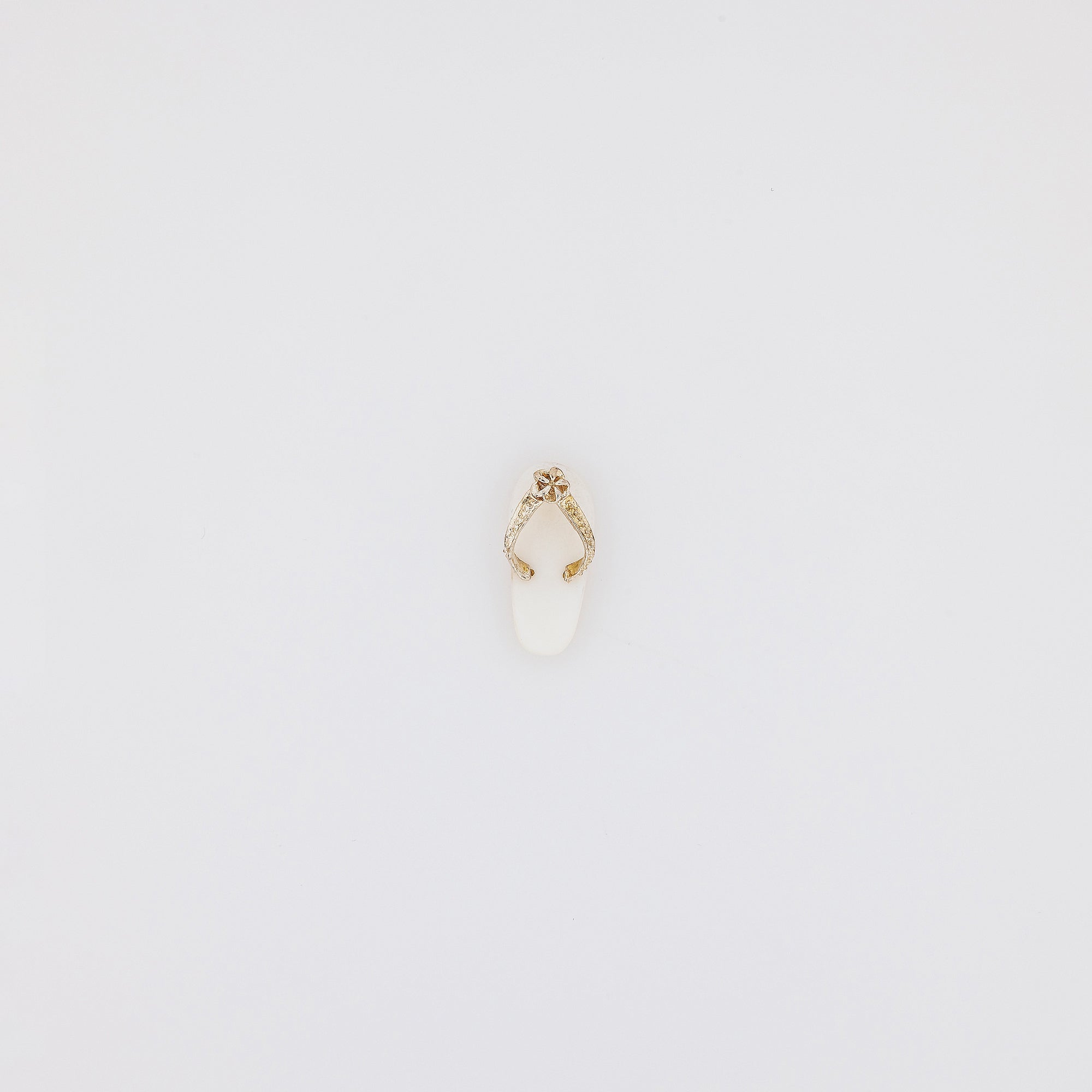 White Shell + Plumeria Slippah
