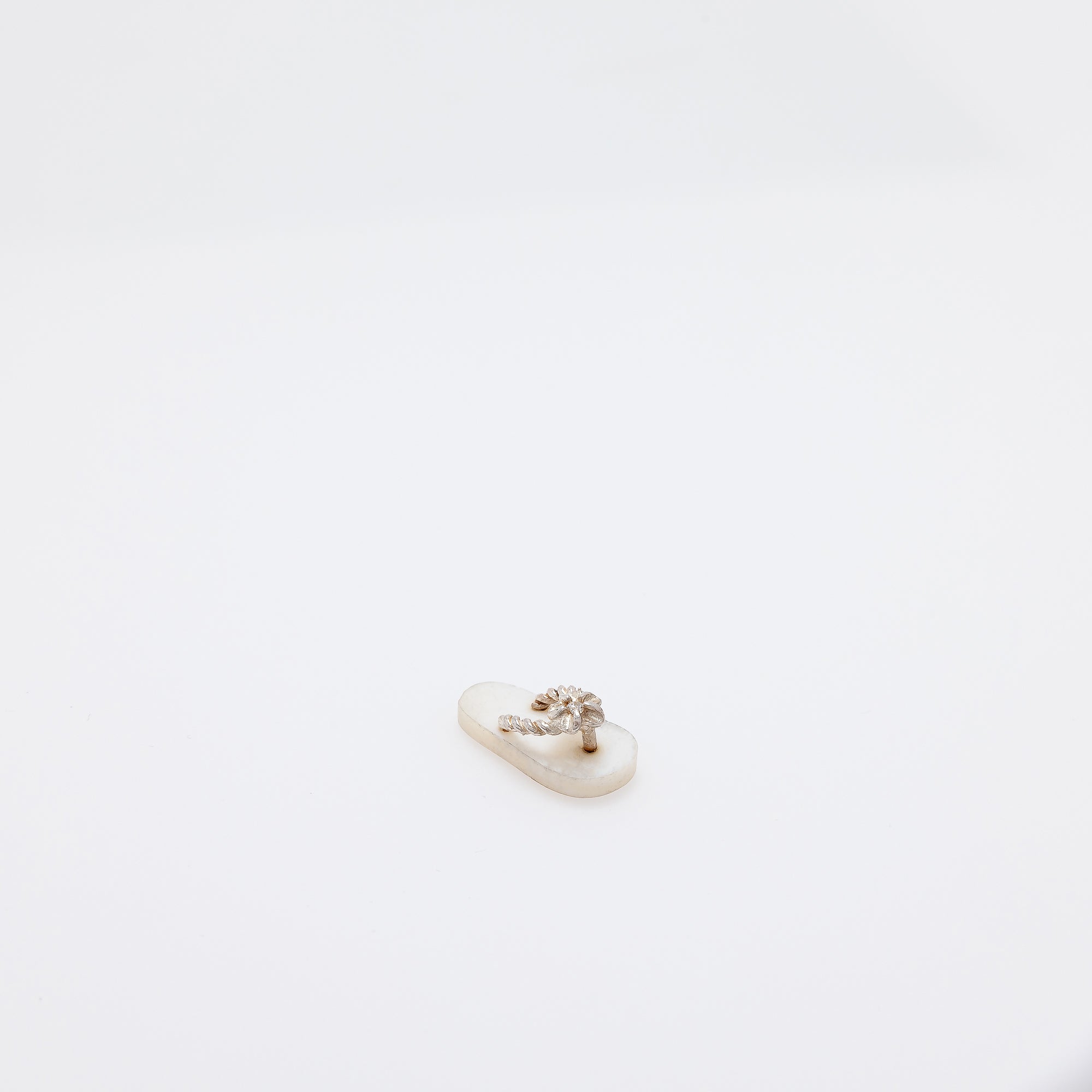 White Shell CZ Plumeria Slippah