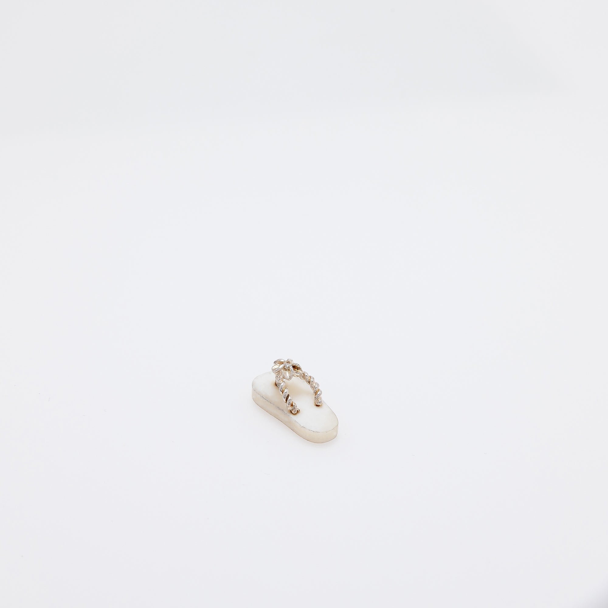 White Shell CZ Plumeria Slippah